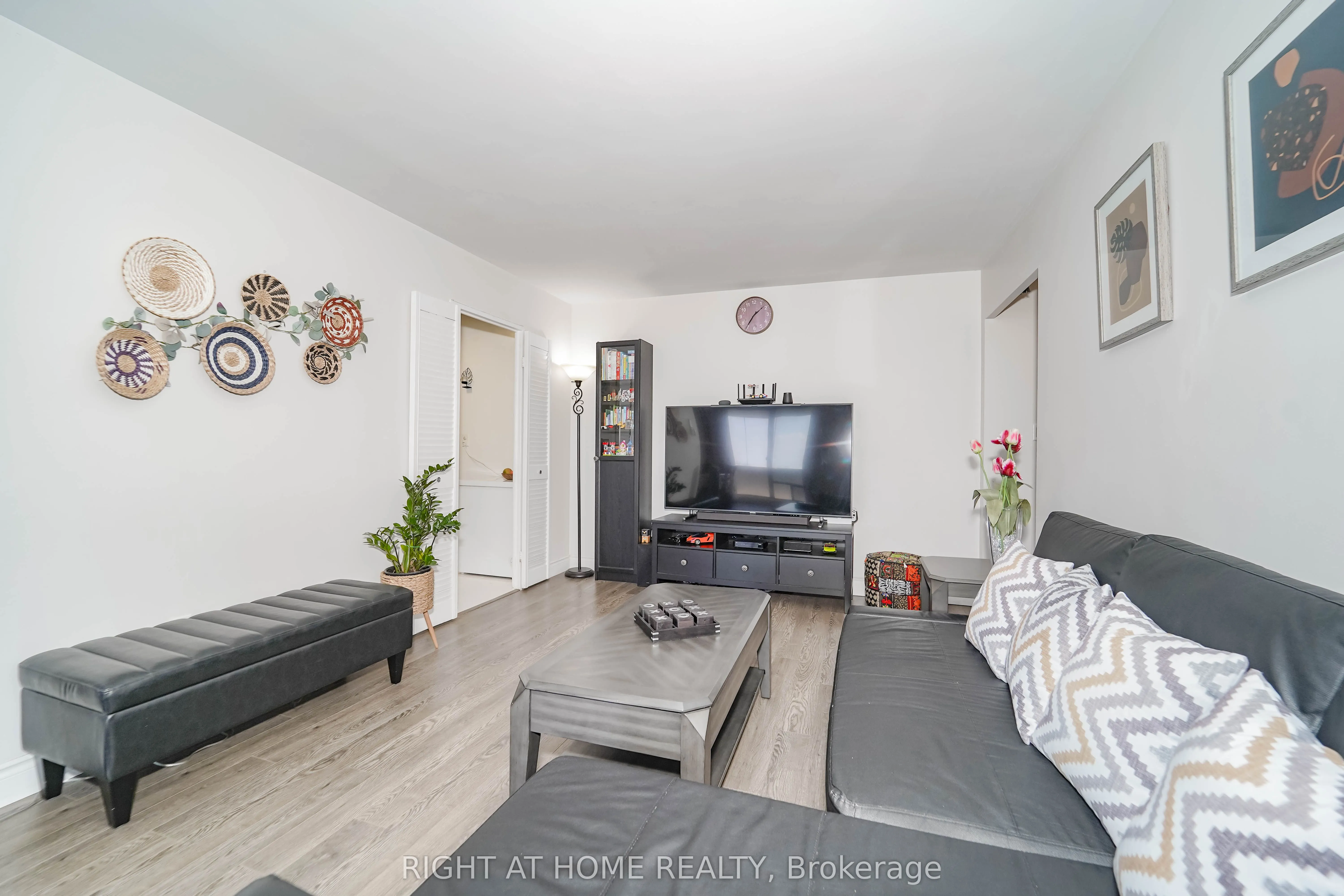 1 Massey Square, #1611