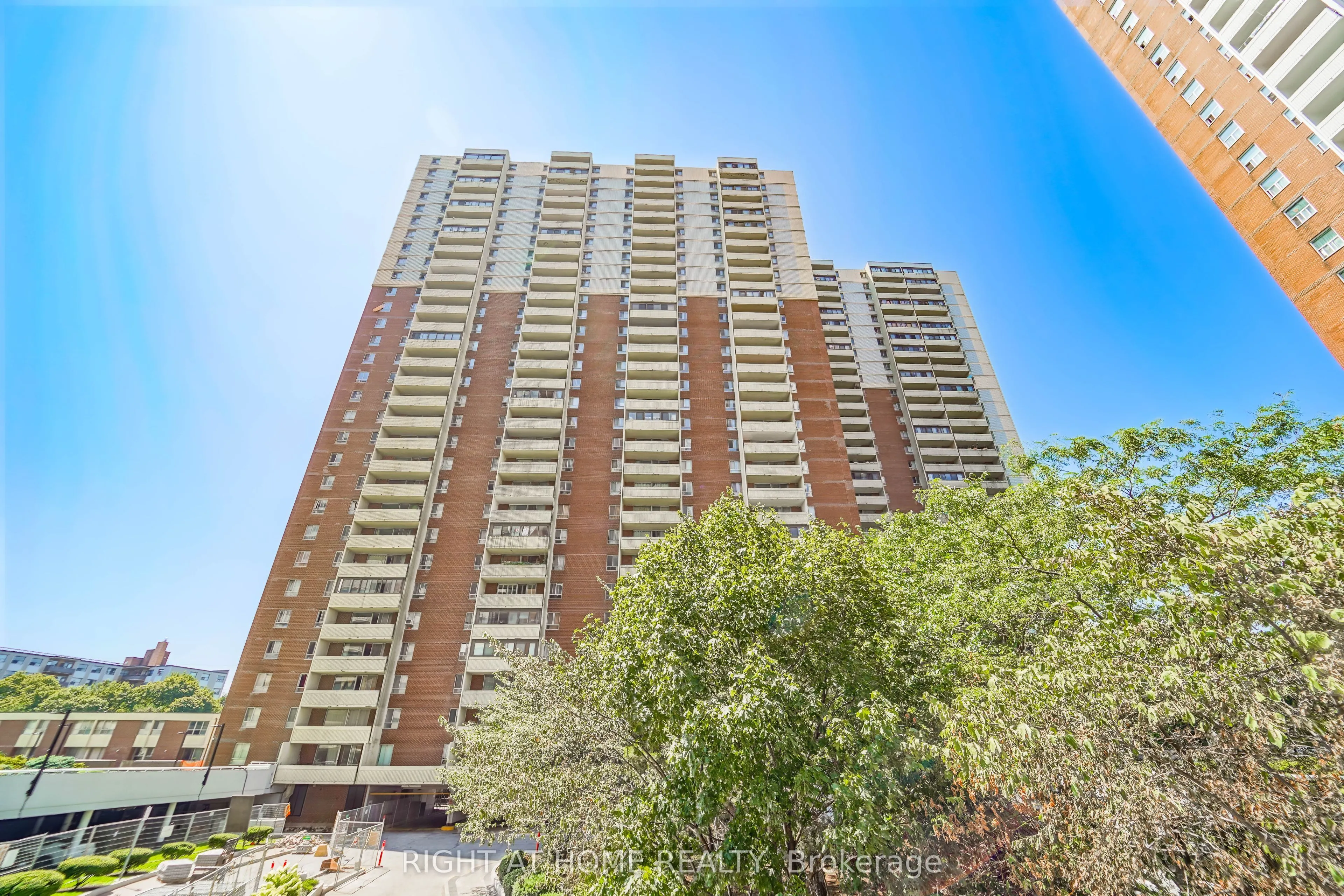 1 Massey Square, #1611