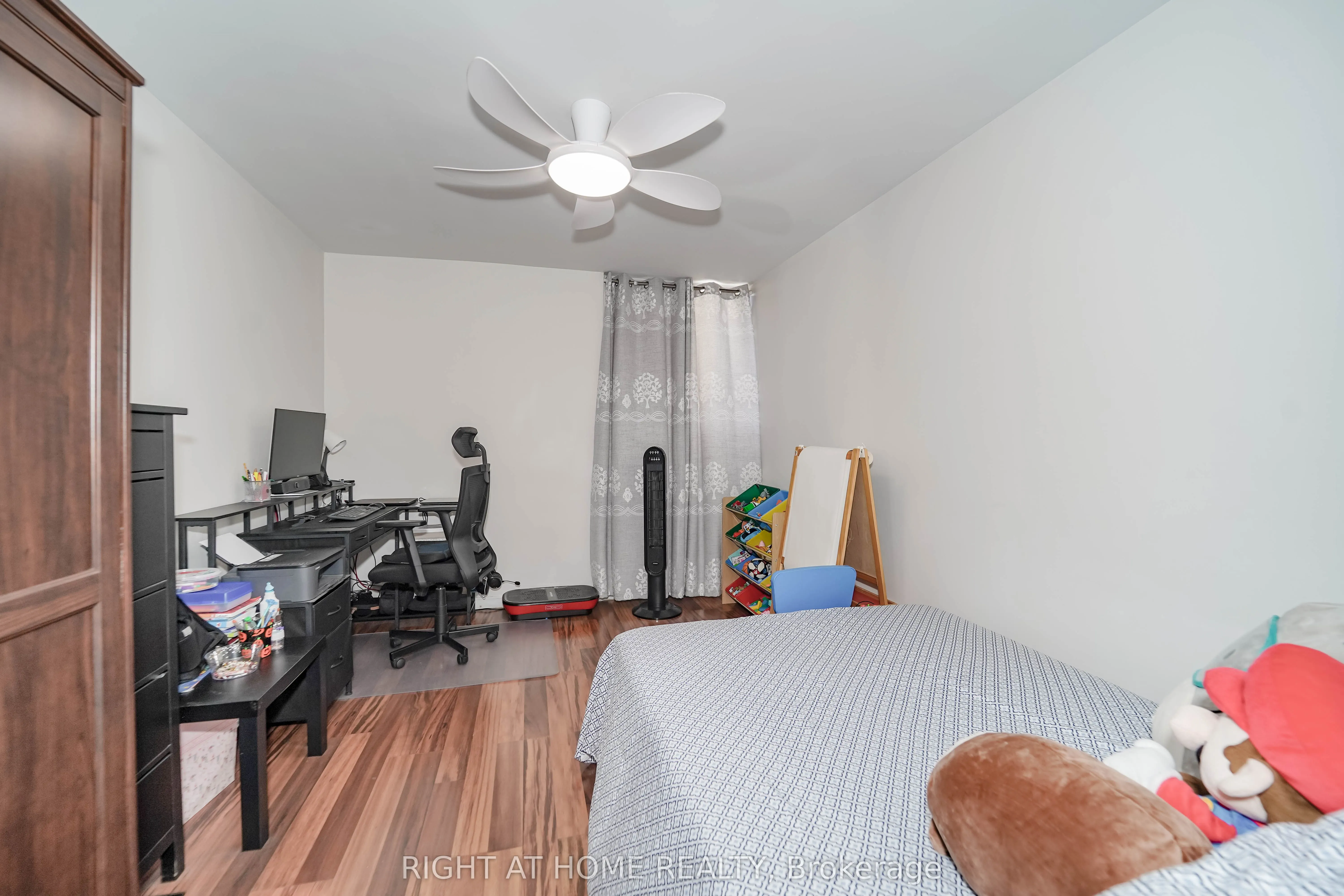 1 Massey Square, #1611