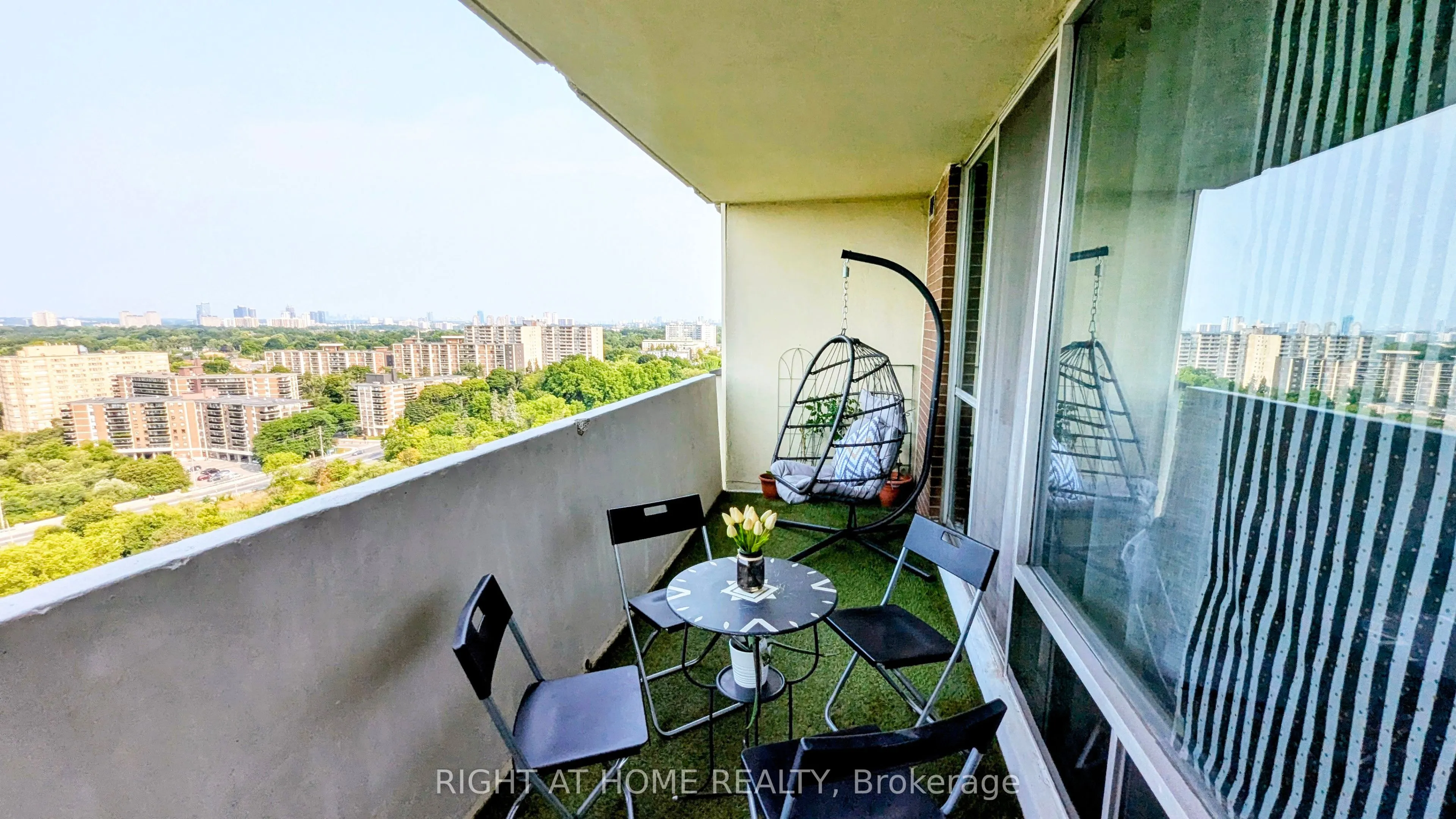 1 Massey Square, #1611