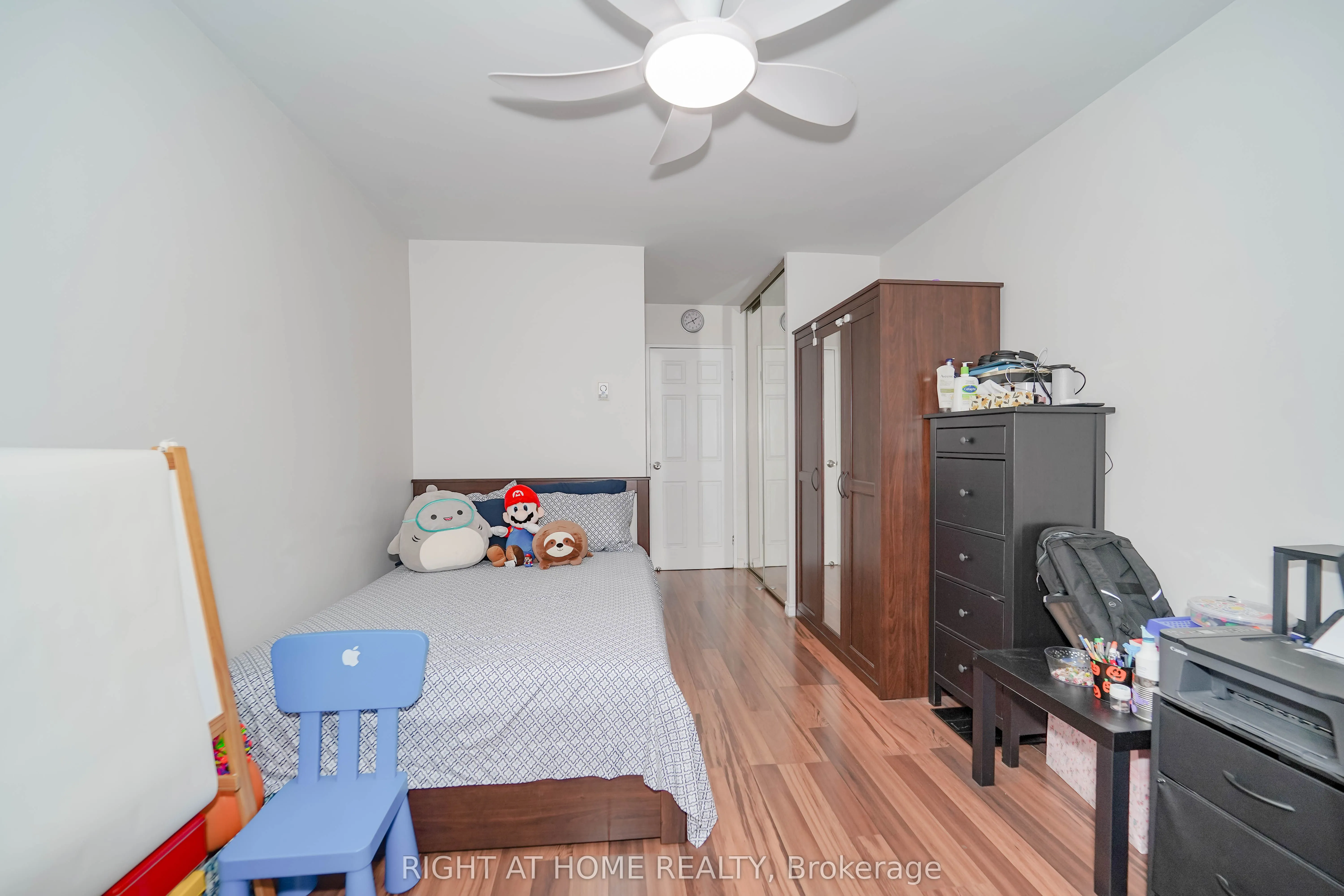 1 Massey Square, #1611