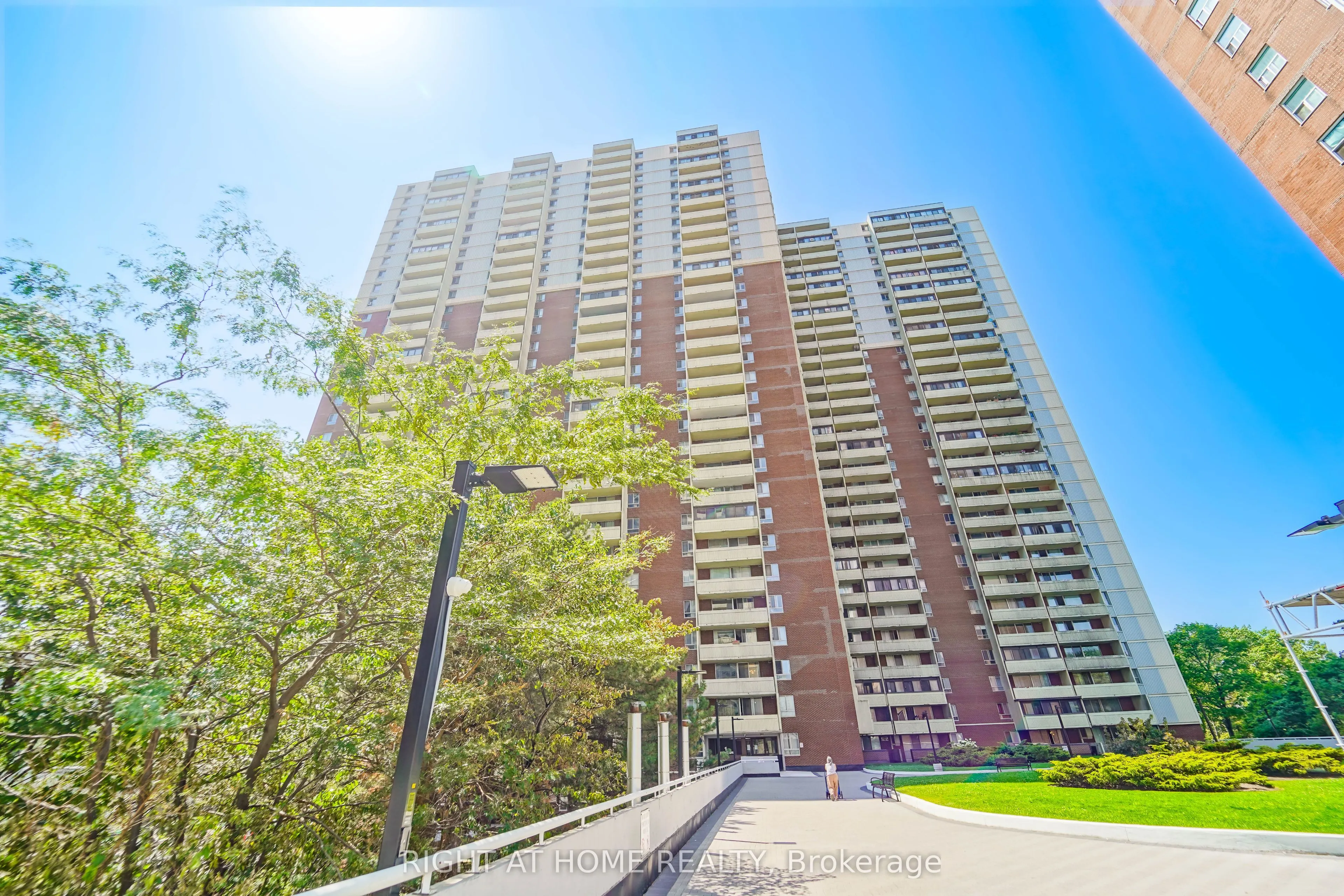 1 Massey Square, #1611