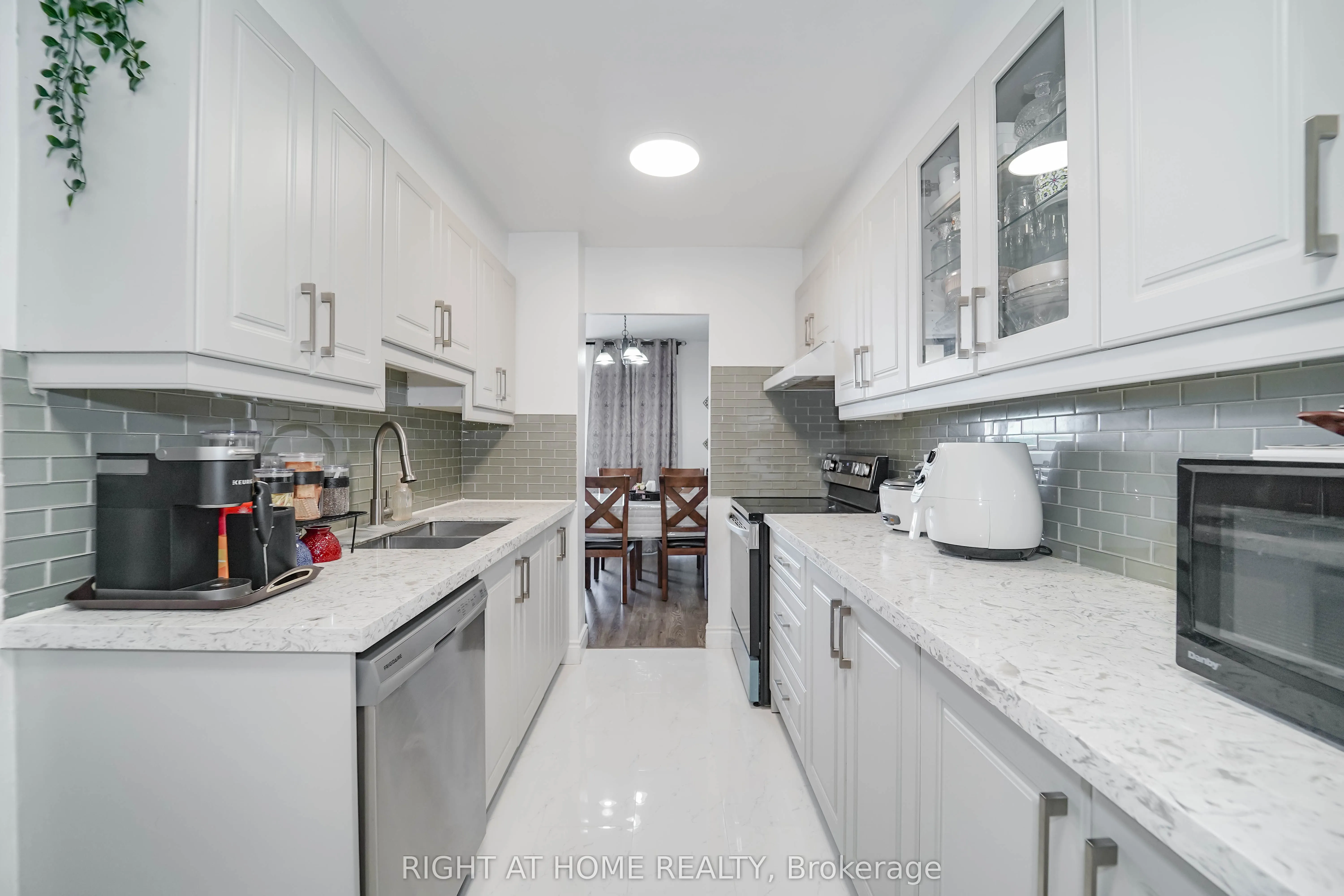 1 Massey Square, #1611