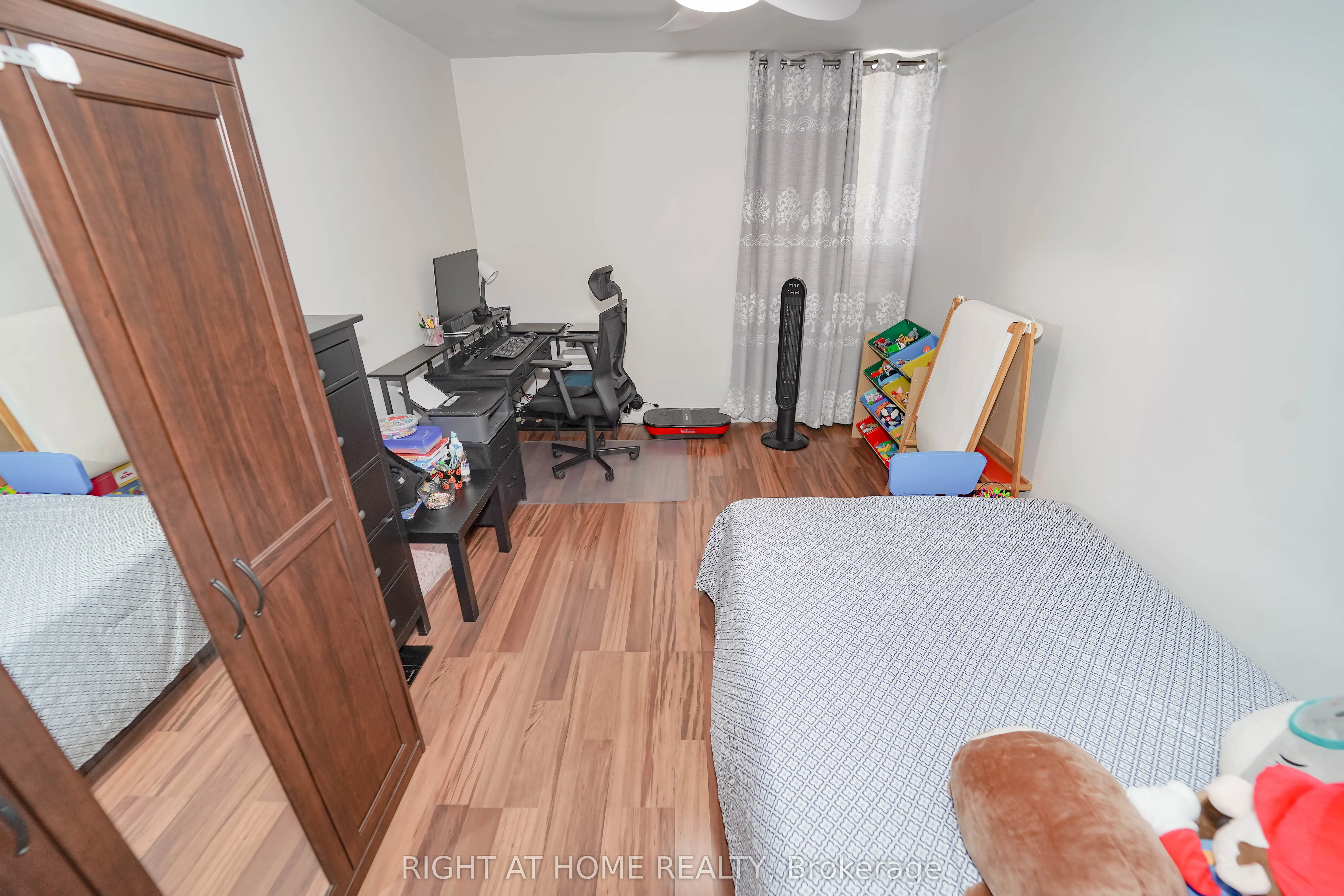 1 Massey Square, #1611