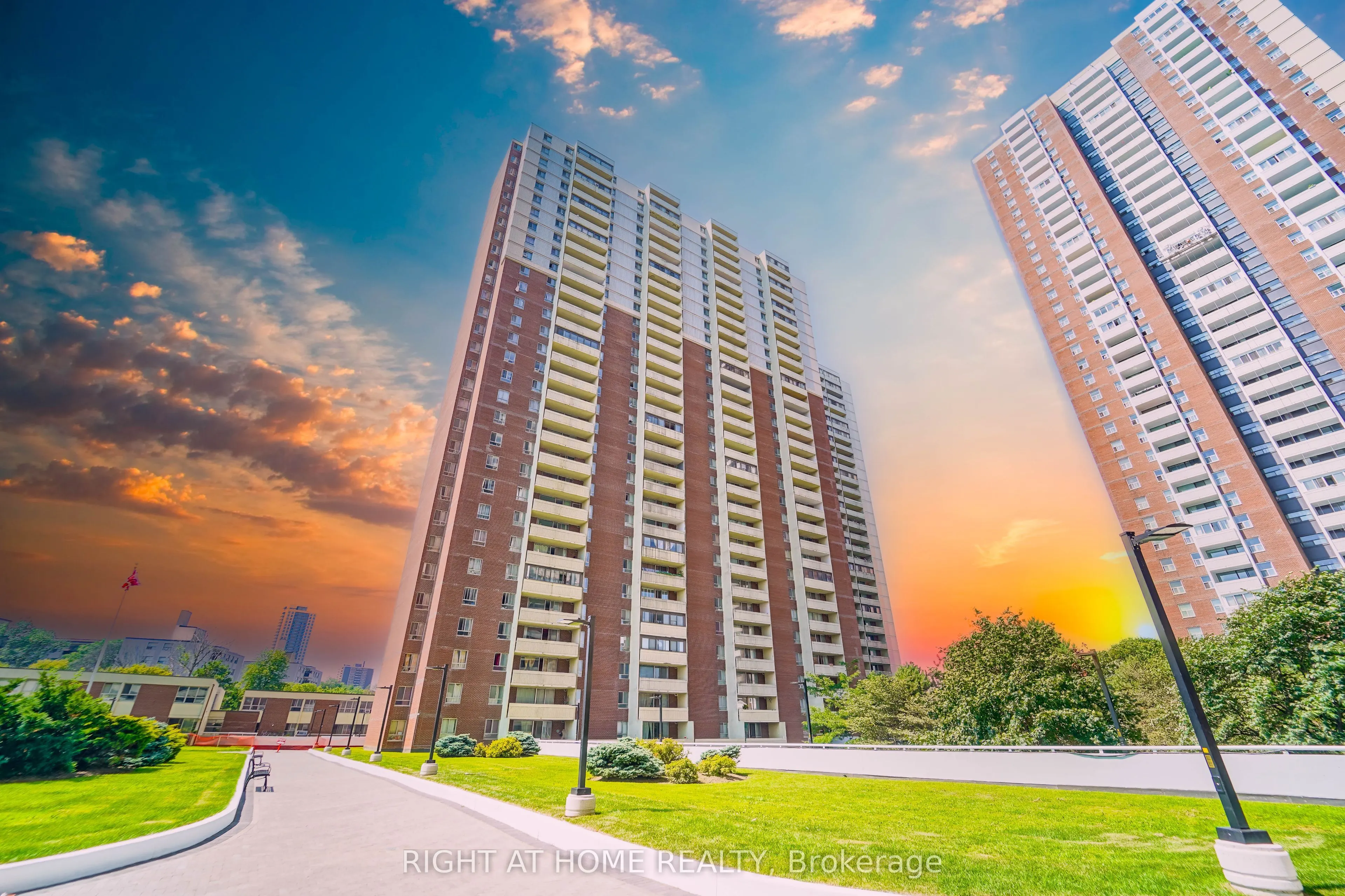 1 Massey Square, #1611