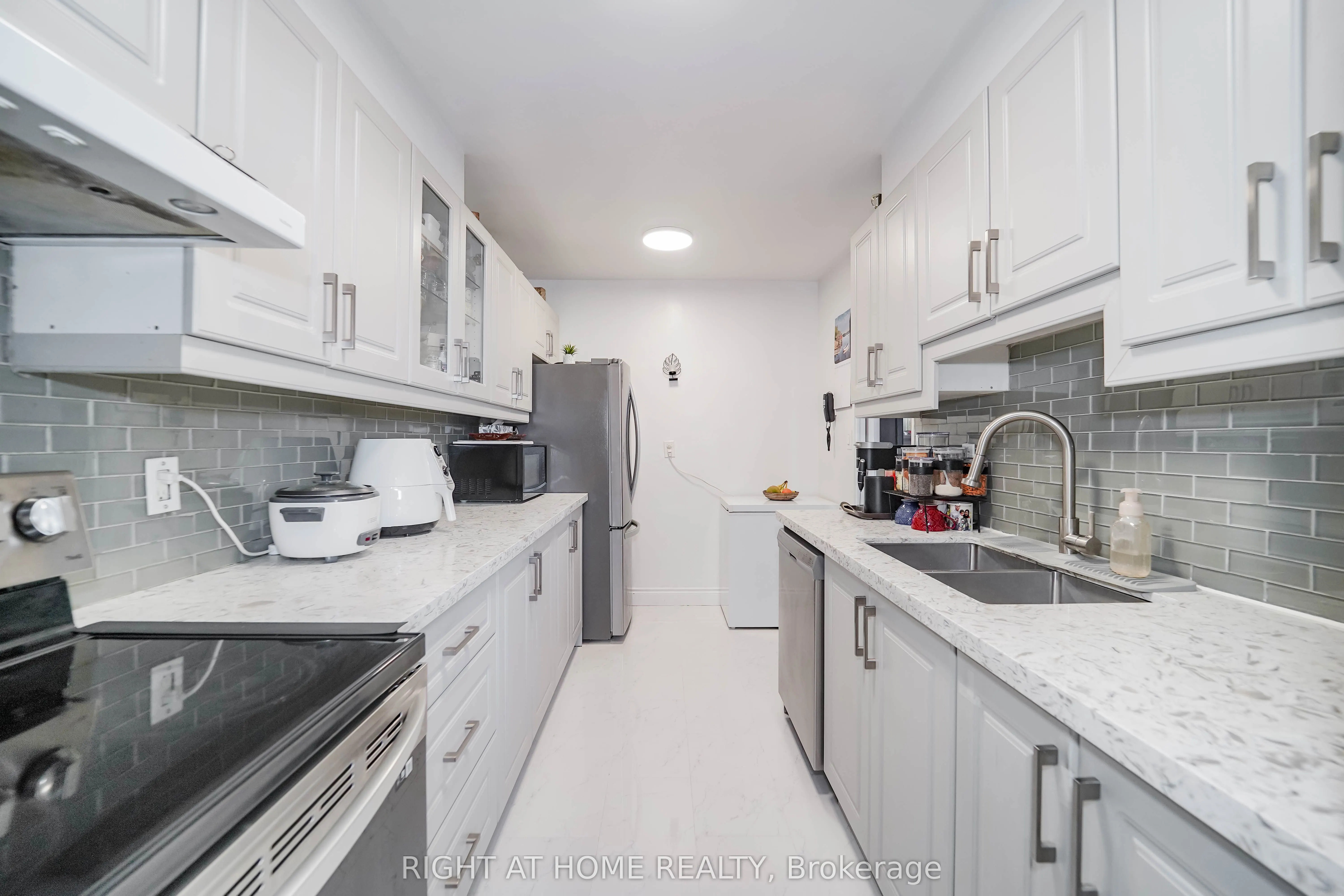 1 Massey Square, #1611