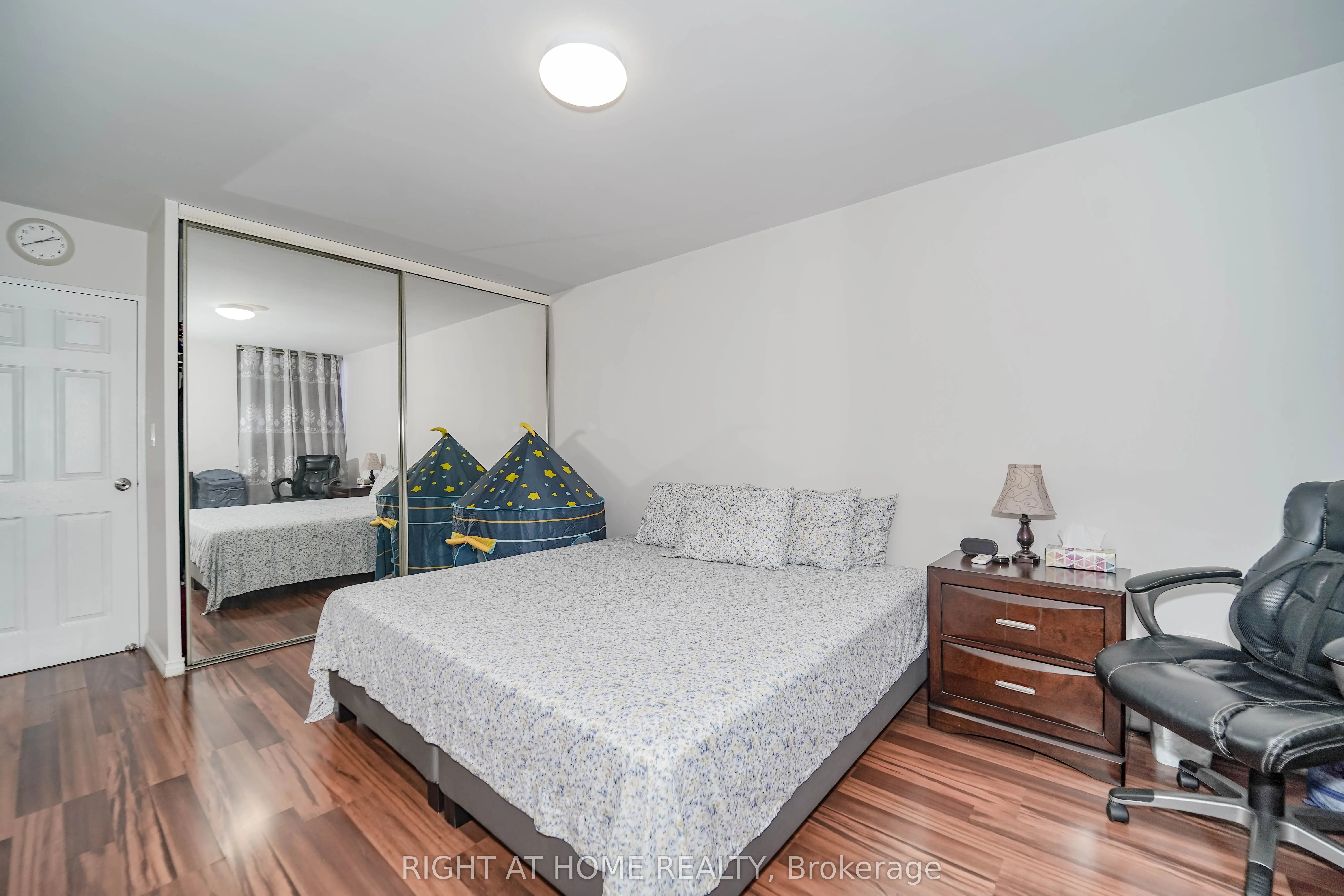 1 Massey Square, #1611