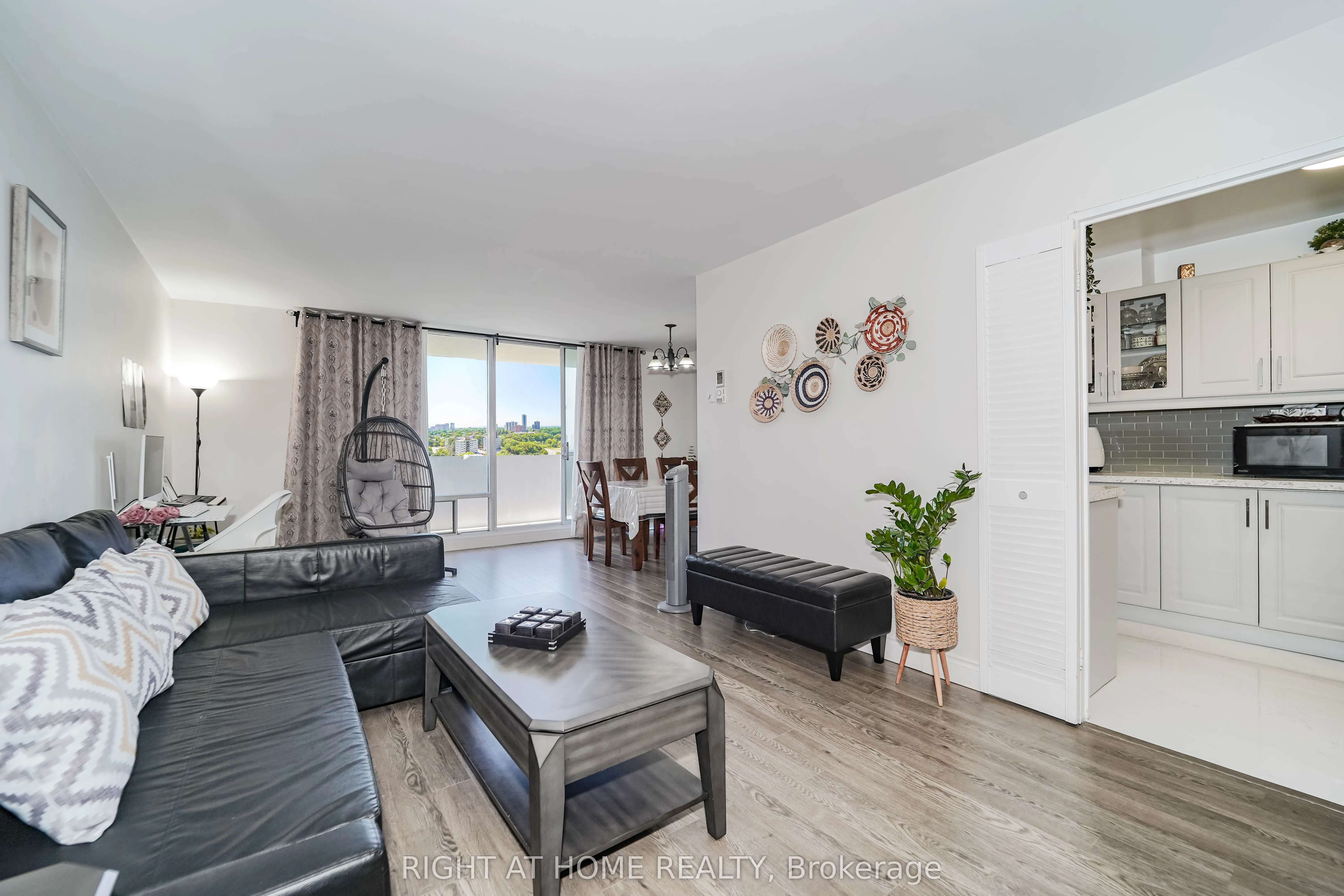 1 Massey Square, #1611
