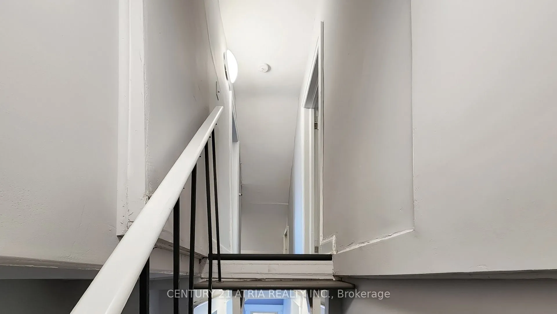 149 Adelaide Avenue E