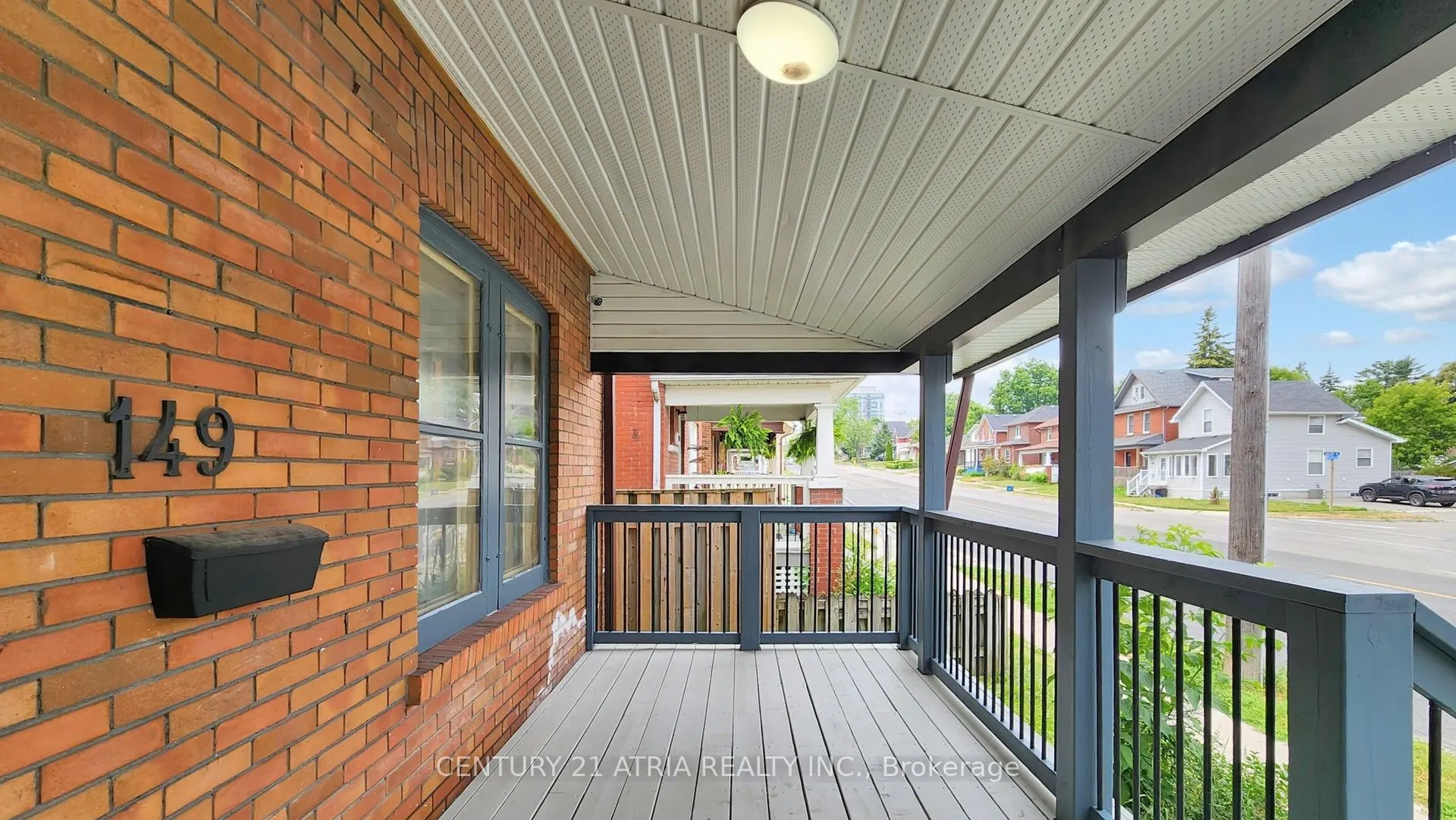 149 Adelaide Avenue E