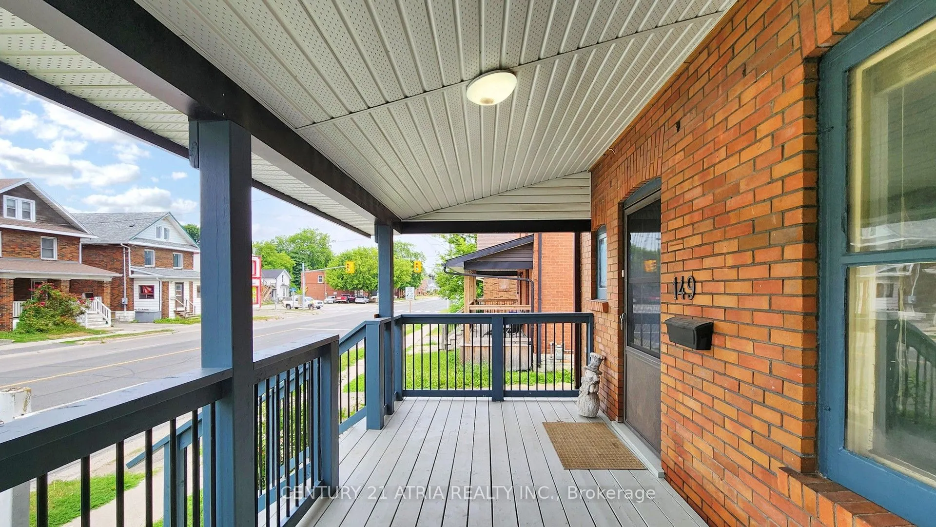 149 Adelaide Avenue E