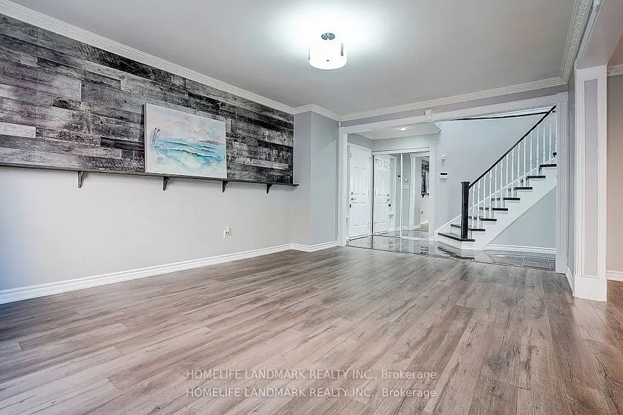 15 Saintsbury Square