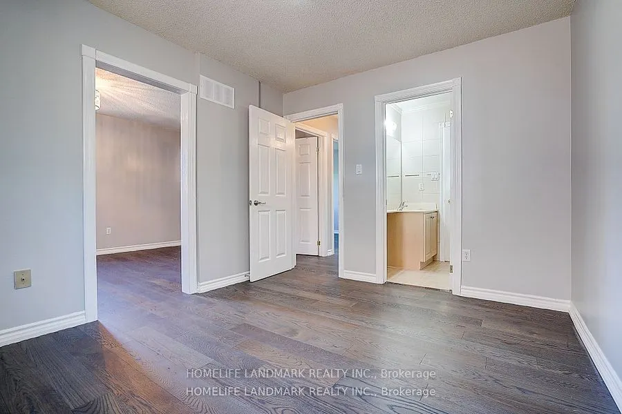 15 Saintsbury Square