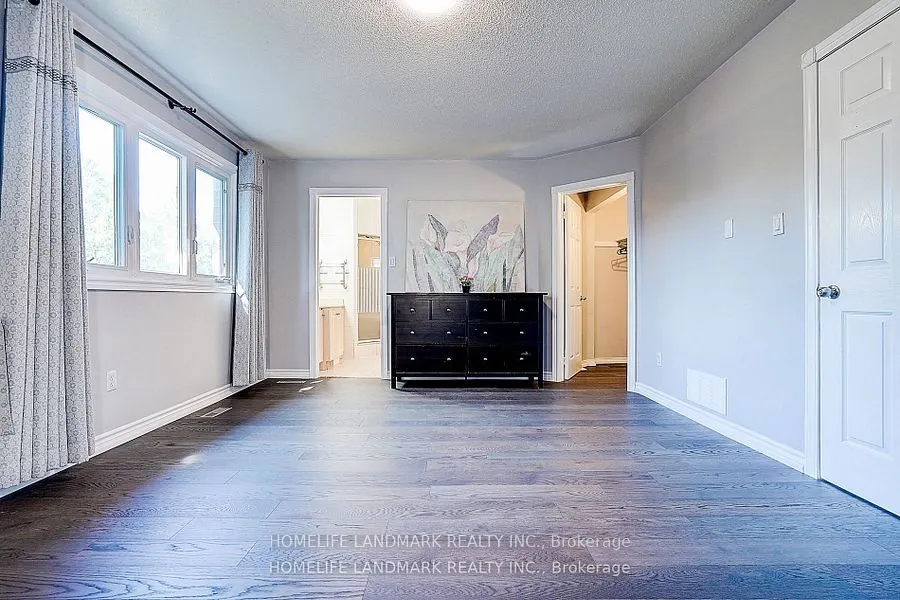 15 Saintsbury Square