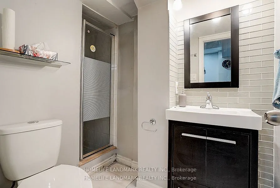15 Saintsbury Square