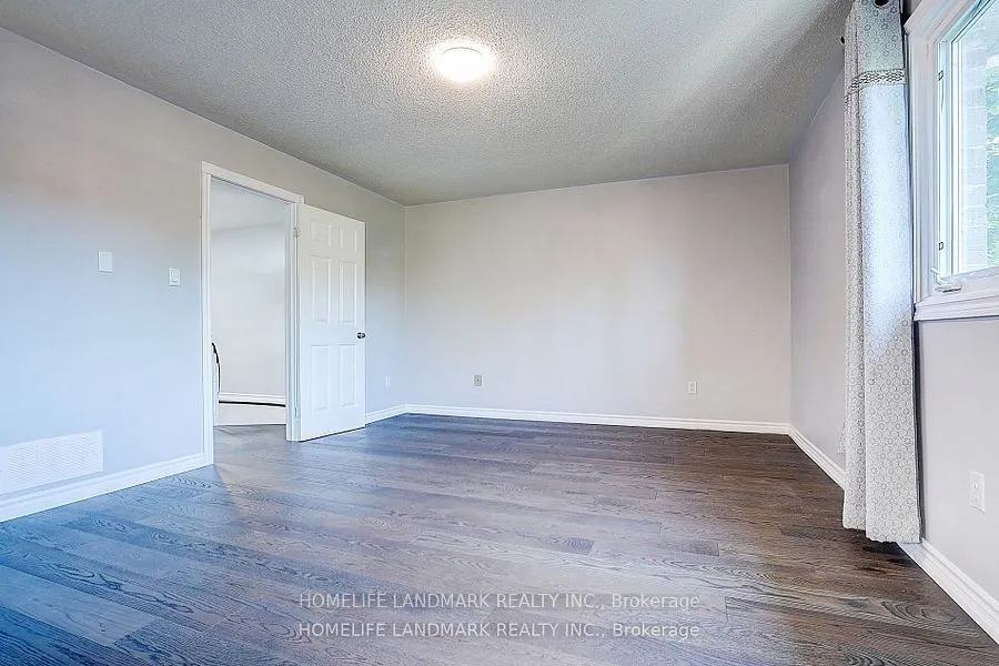 15 Saintsbury Square