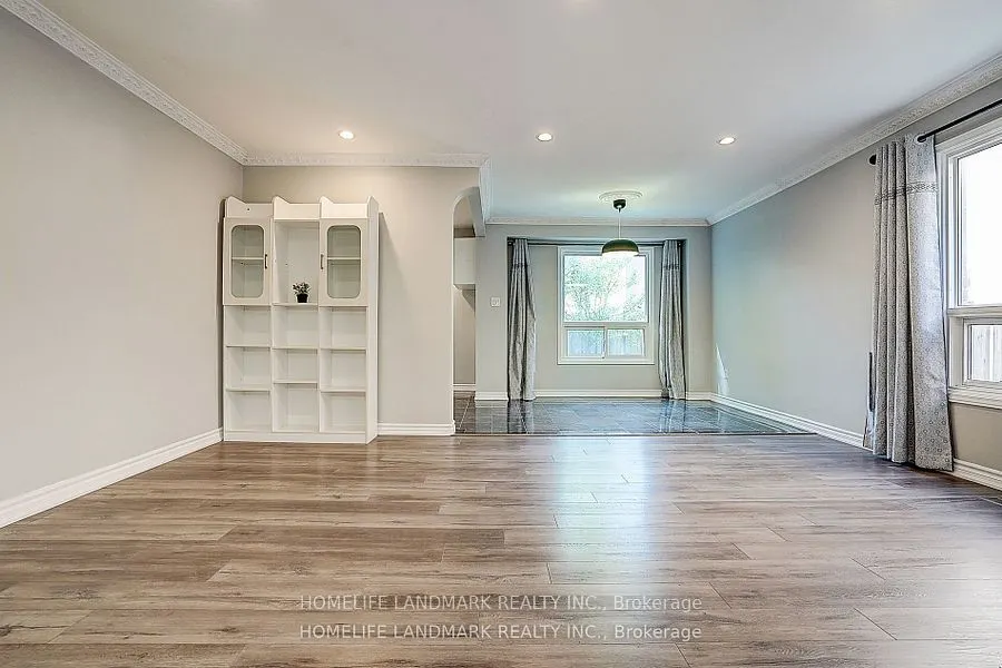 15 Saintsbury Square