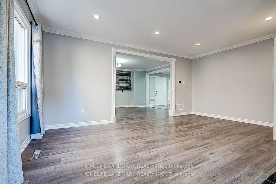 15 Saintsbury Square