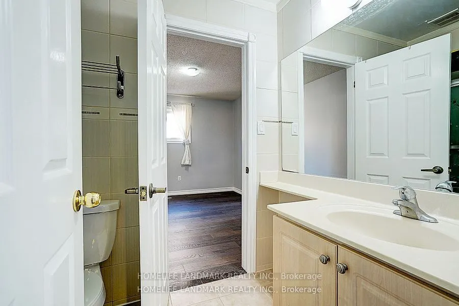 15 Saintsbury Square