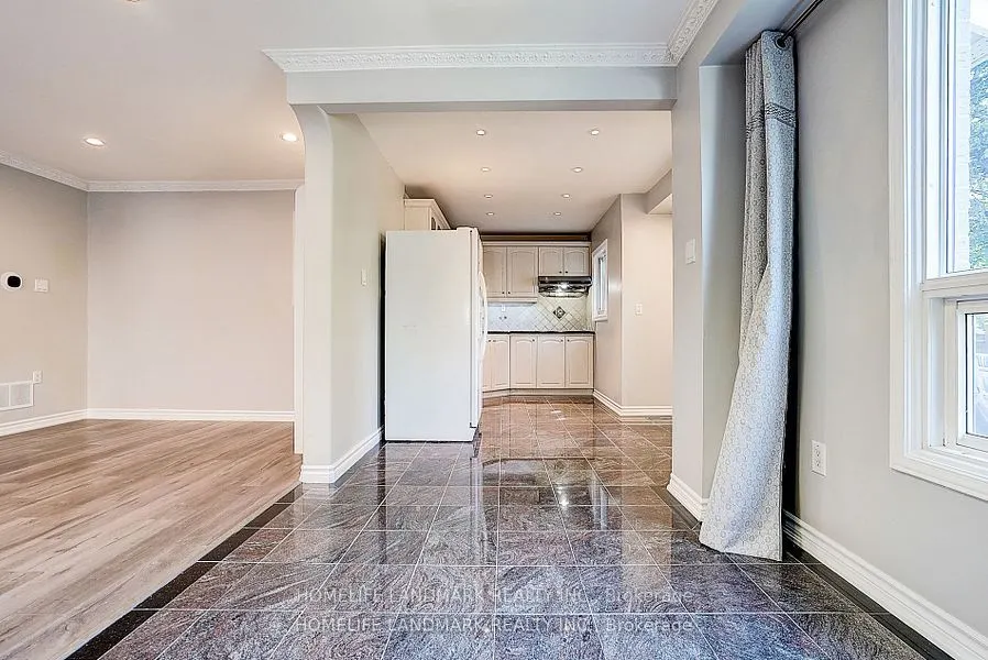 15 Saintsbury Square