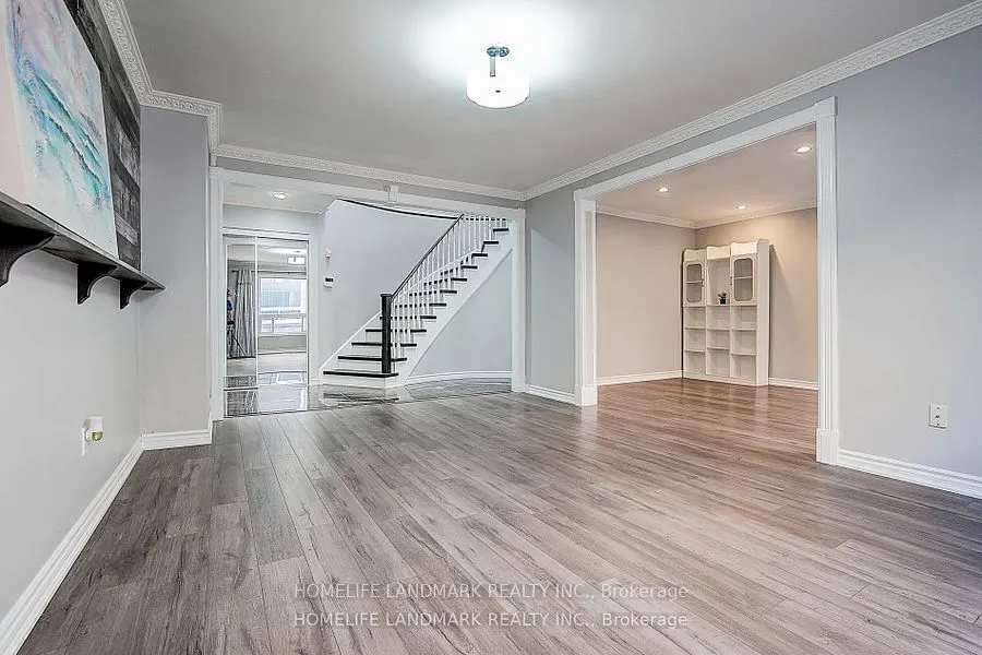 15 Saintsbury Square