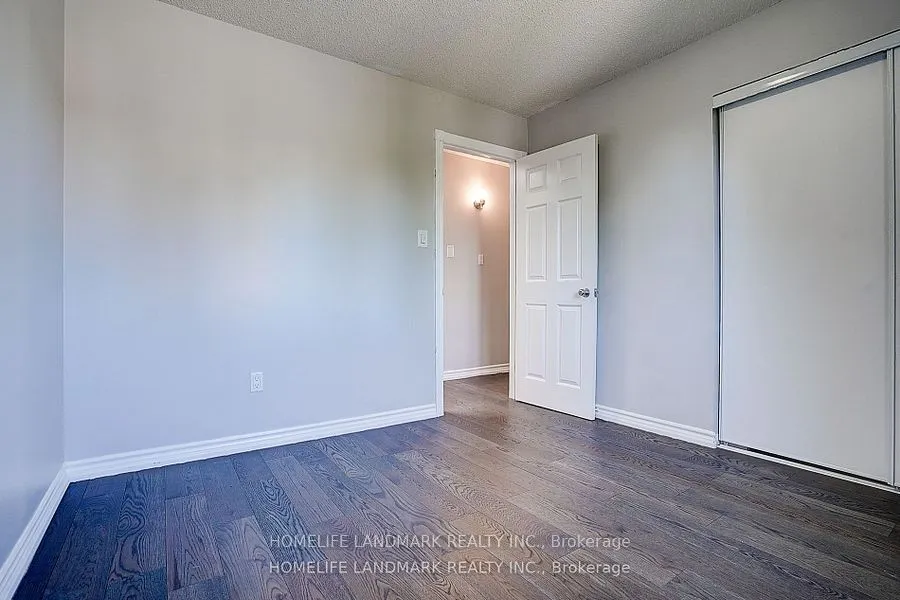 15 Saintsbury Square