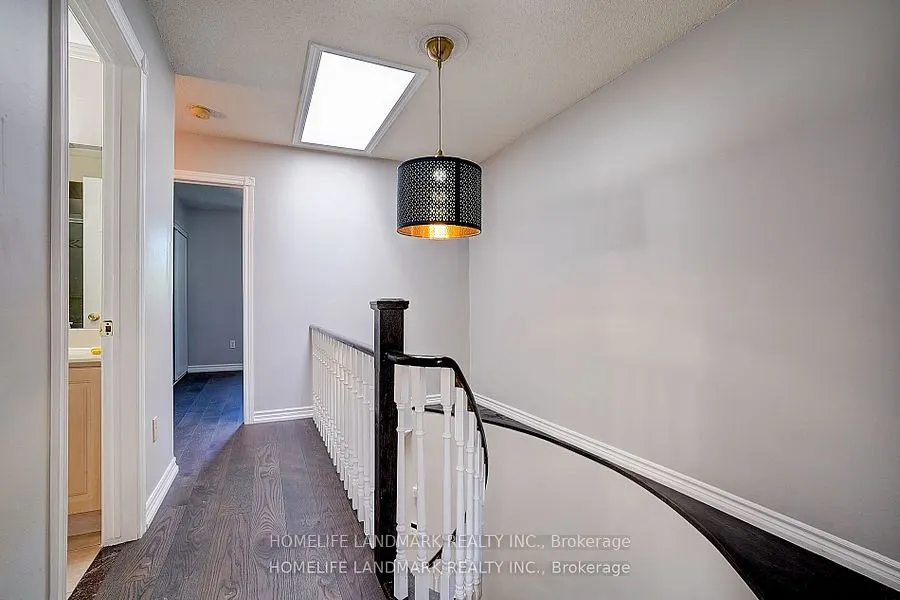 15 Saintsbury Square