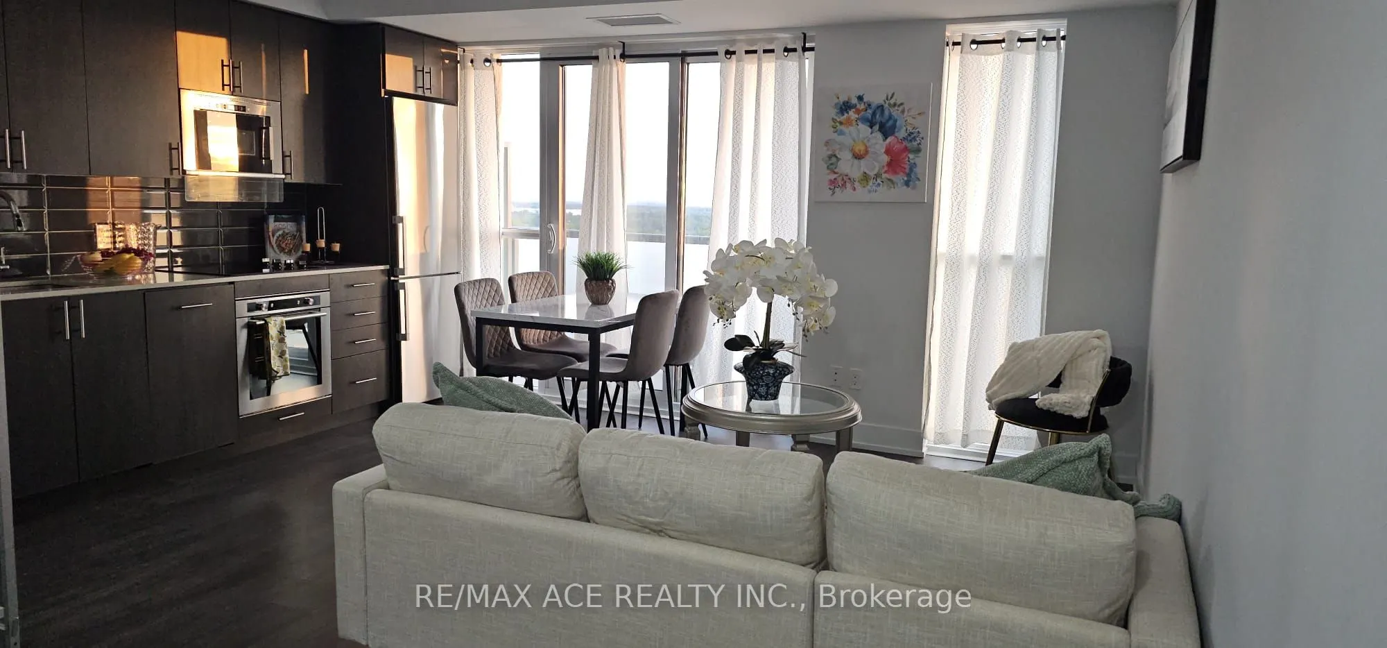 2550 Simcoe Street N, #1402