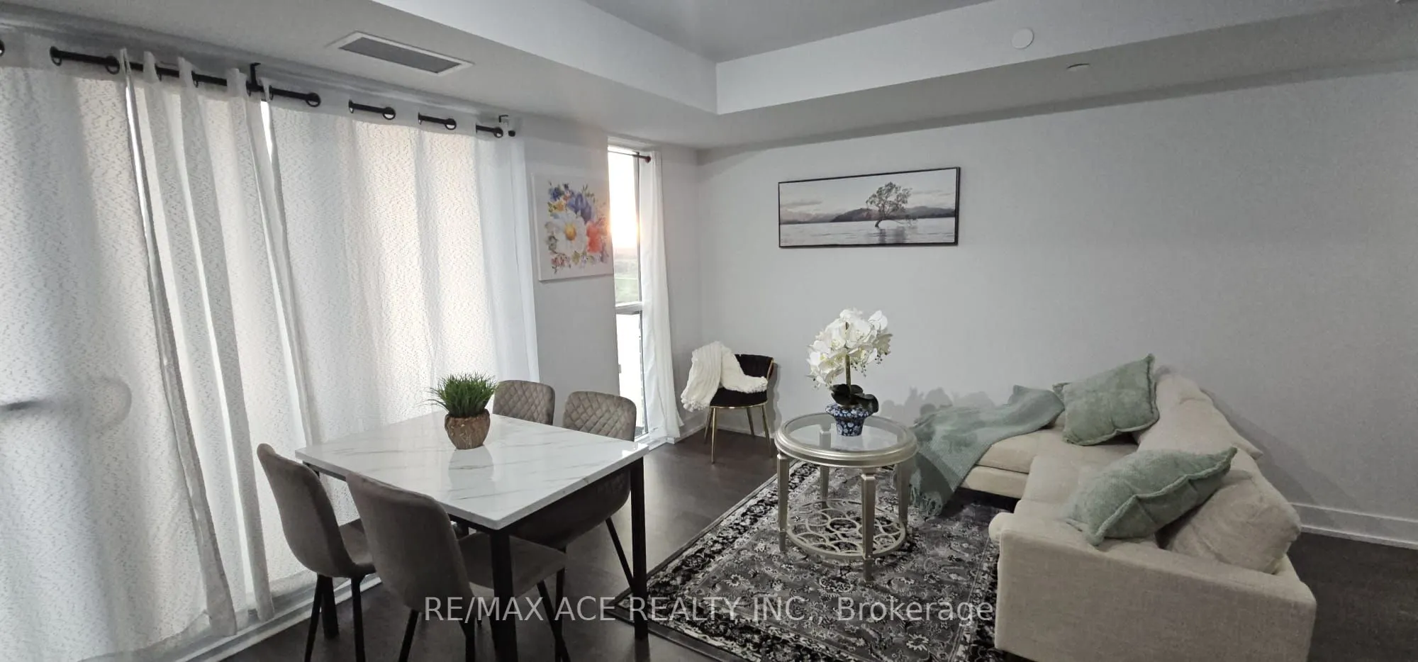 2550 Simcoe Street N, #1402