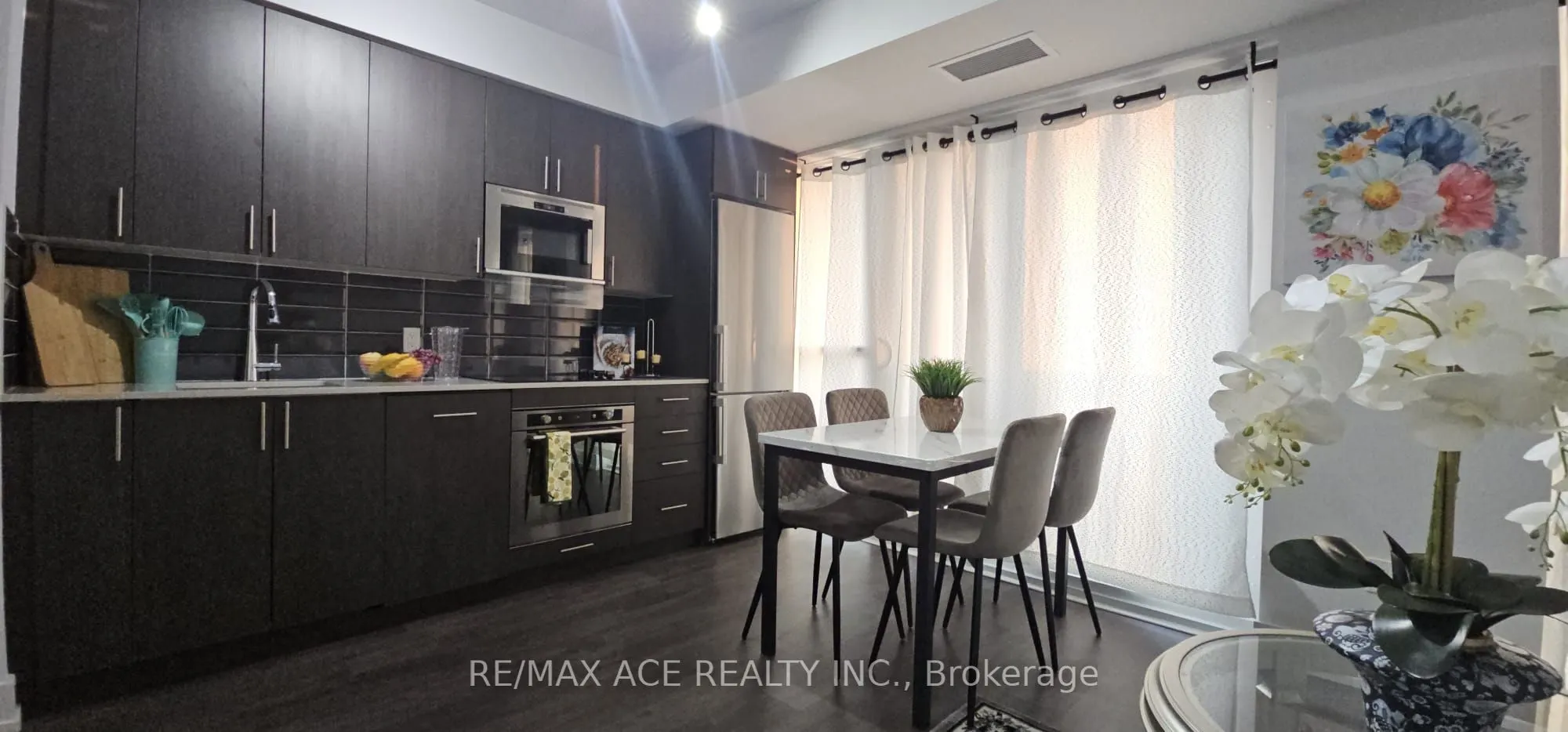 2550 Simcoe Street N, #1402