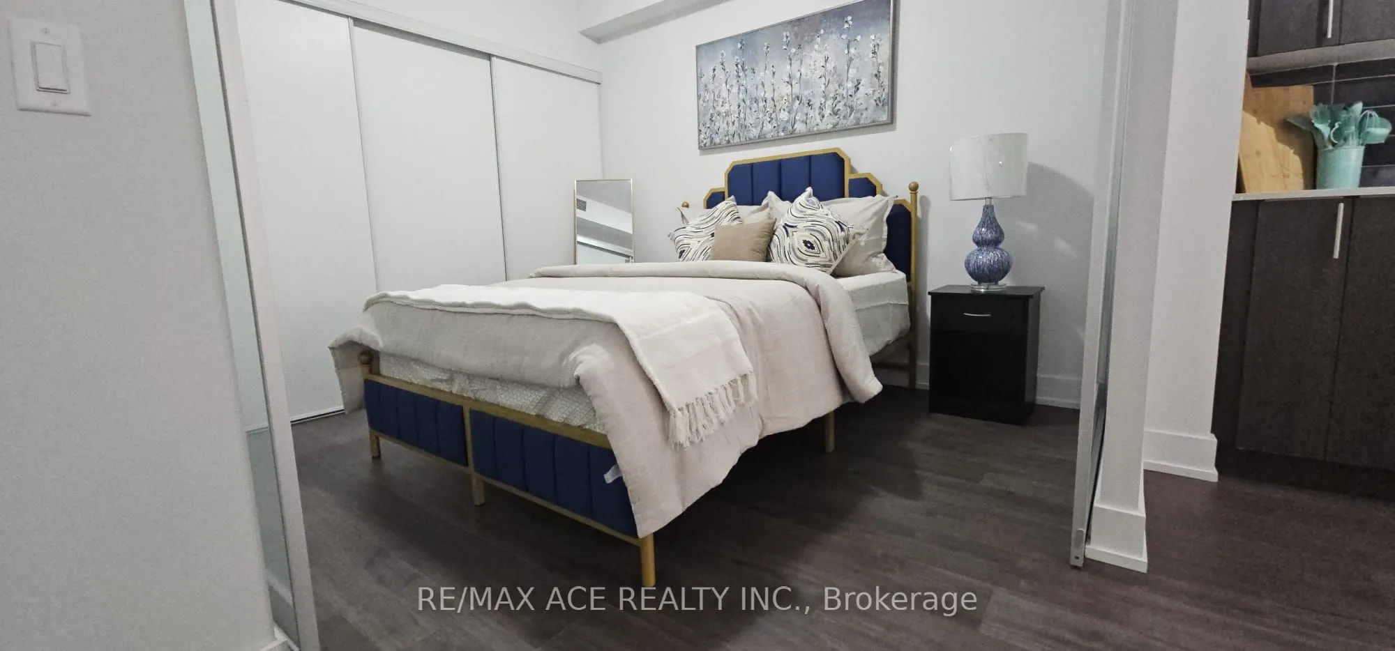 2550 Simcoe Street N, #1402
