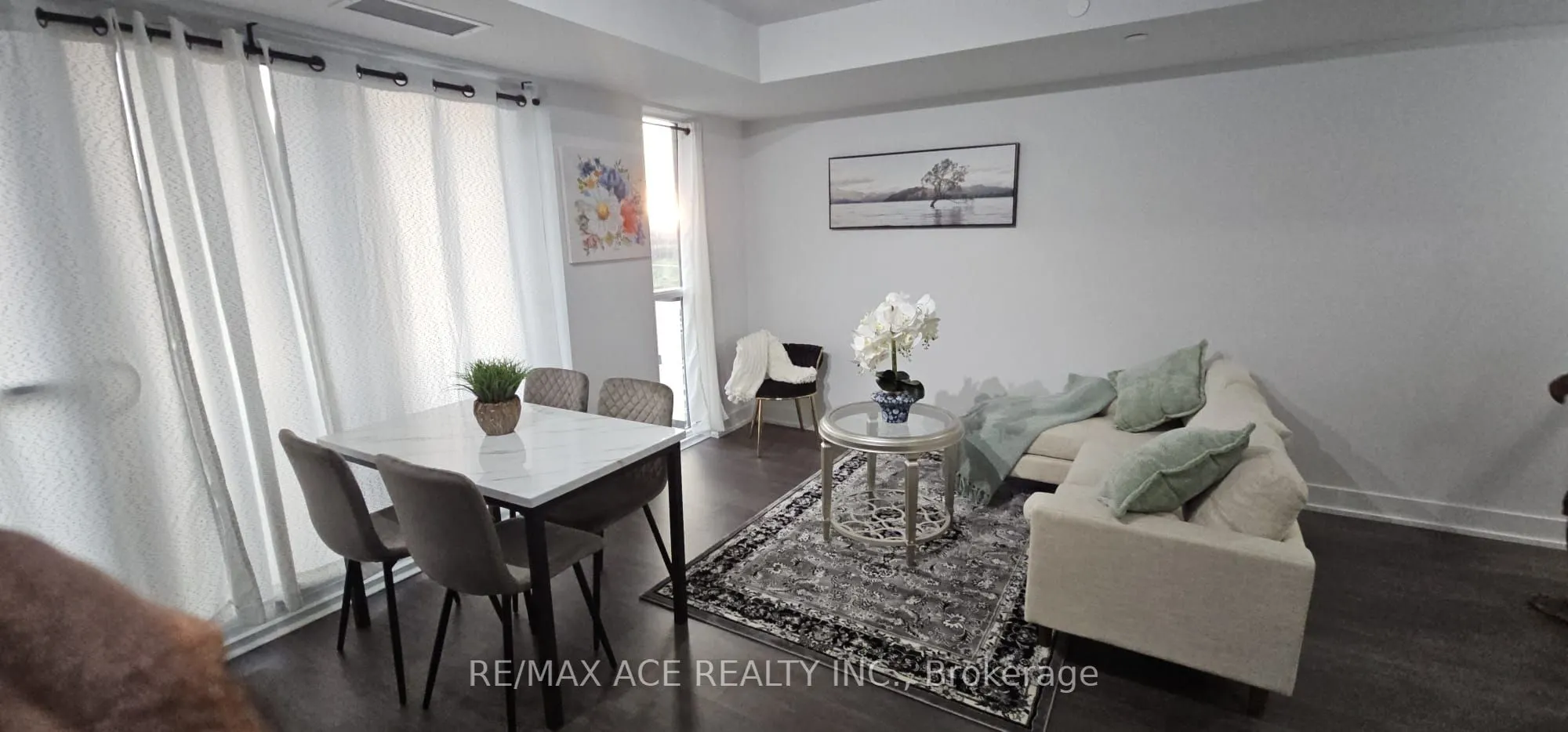 2550 Simcoe Street N, #1402