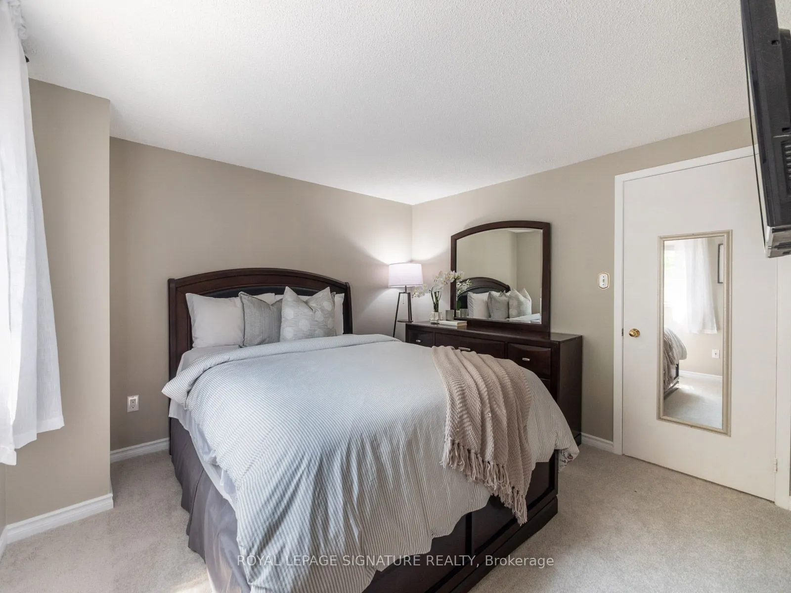 13 Hillhurst Crescent