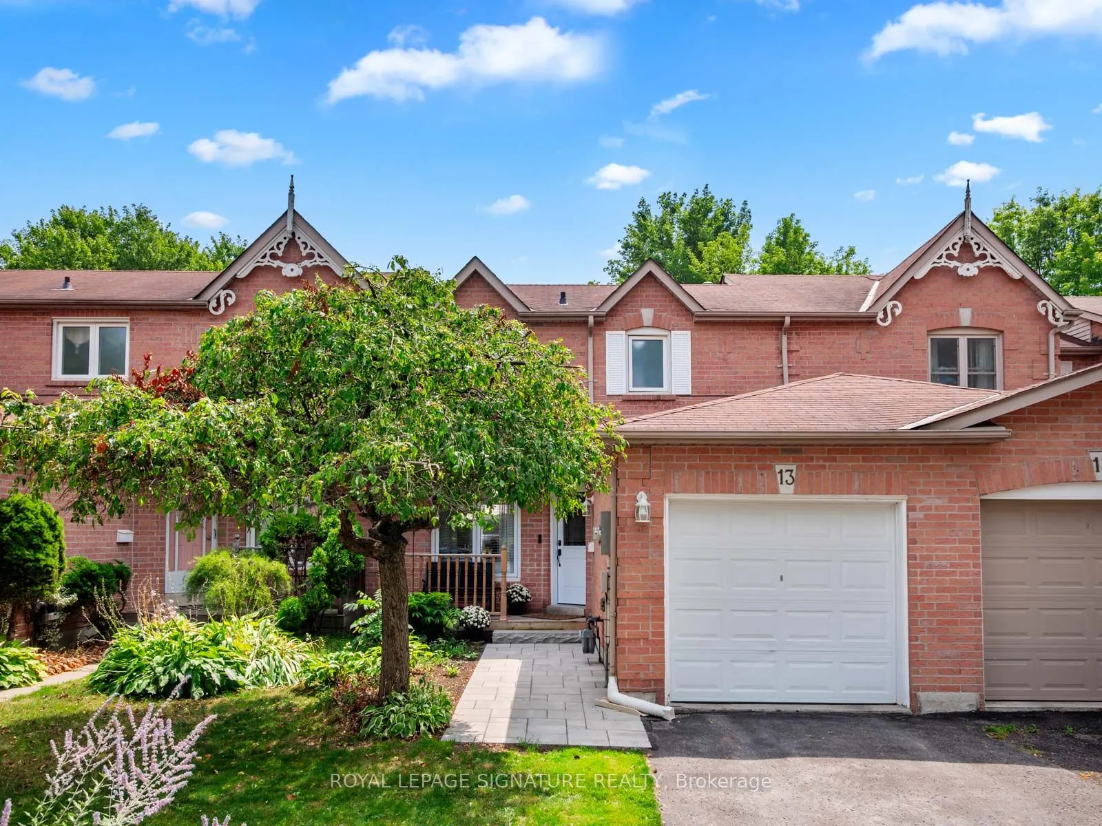 13 Hillhurst Crescent
