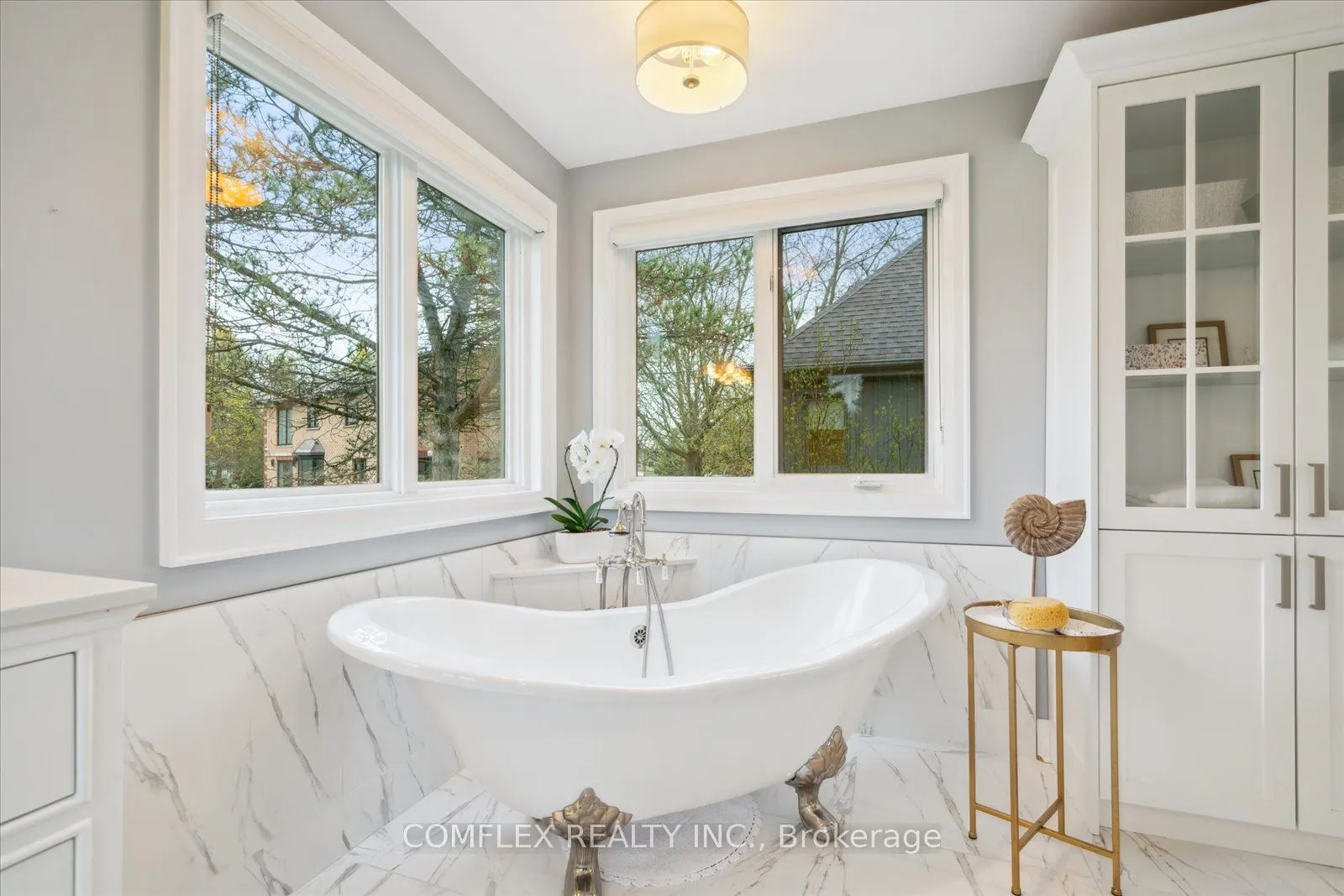 2 TAUNUS Court
