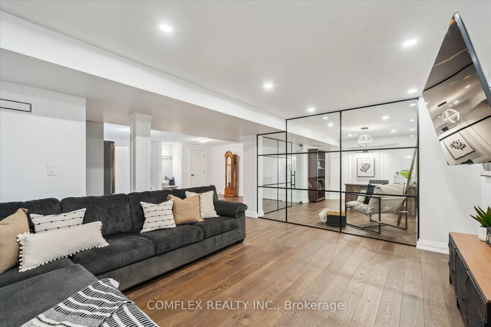 2 TAUNUS Court
