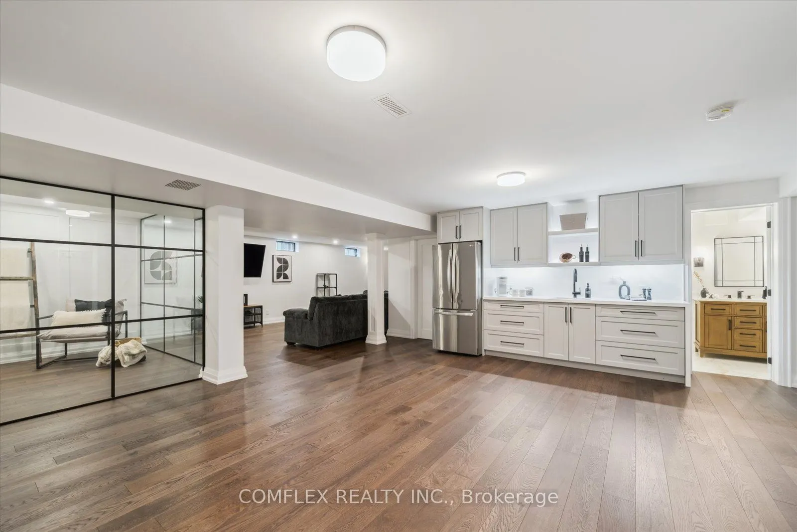 2 TAUNUS Court