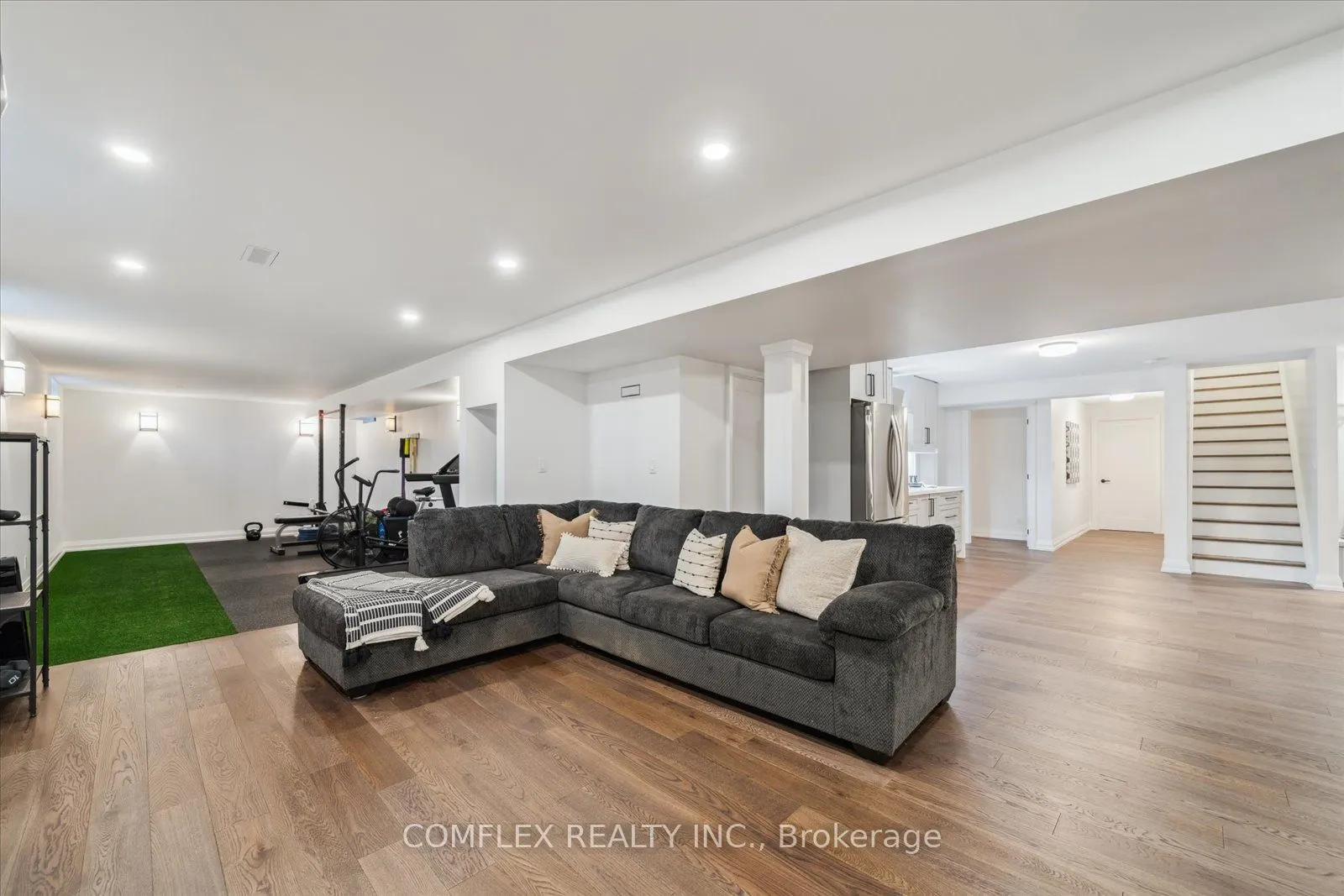2 TAUNUS Court