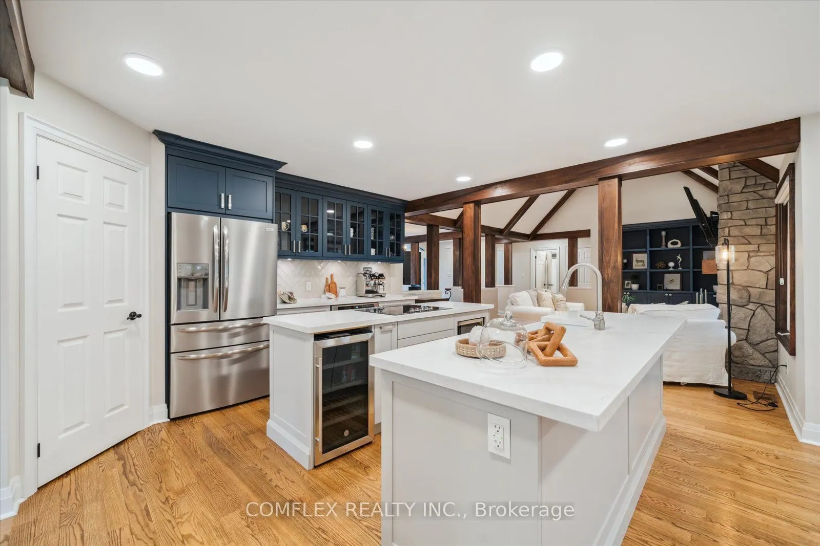 2 TAUNUS Court