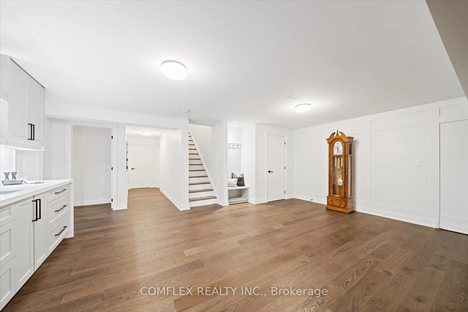 2 TAUNUS Court
