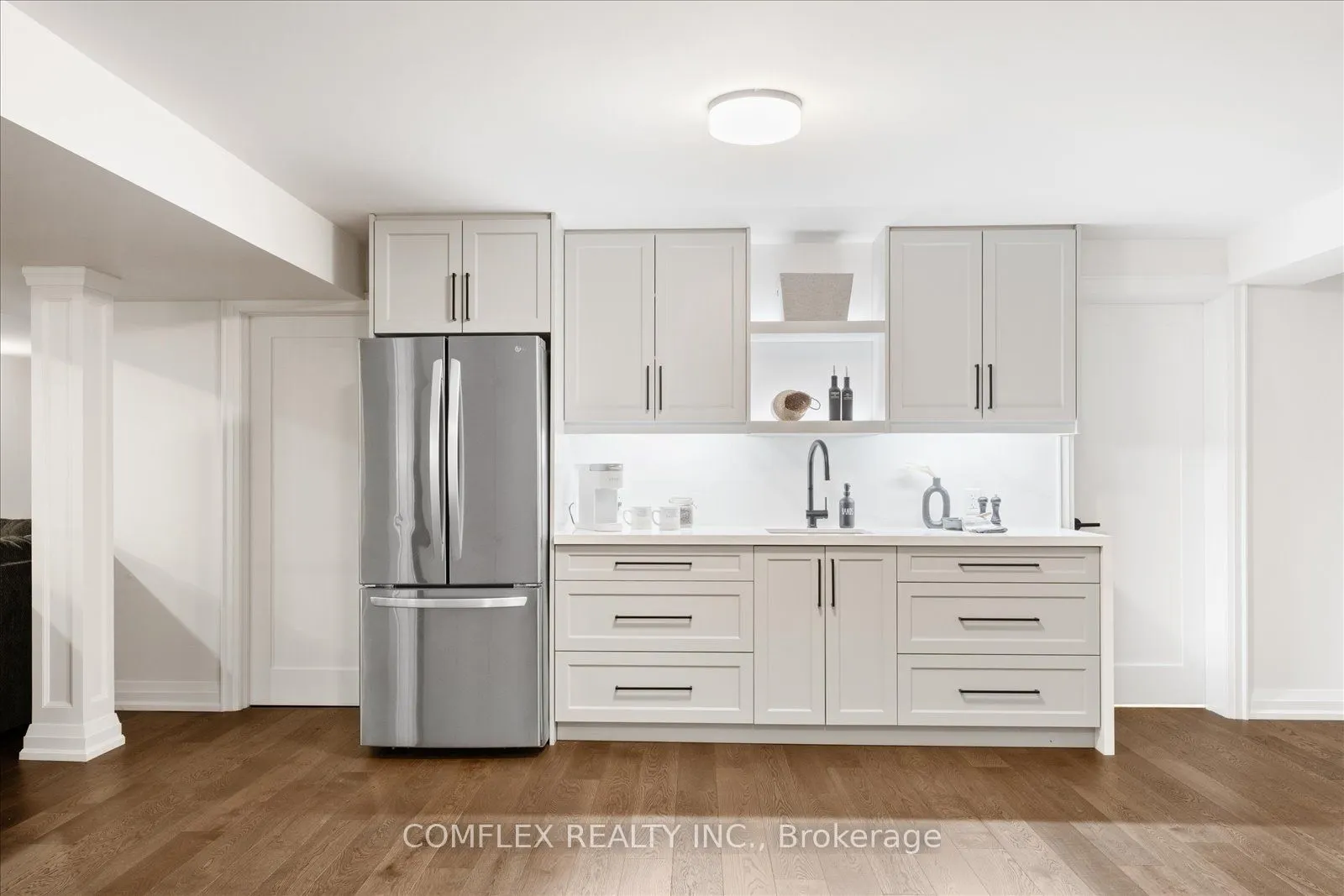 2 TAUNUS Court