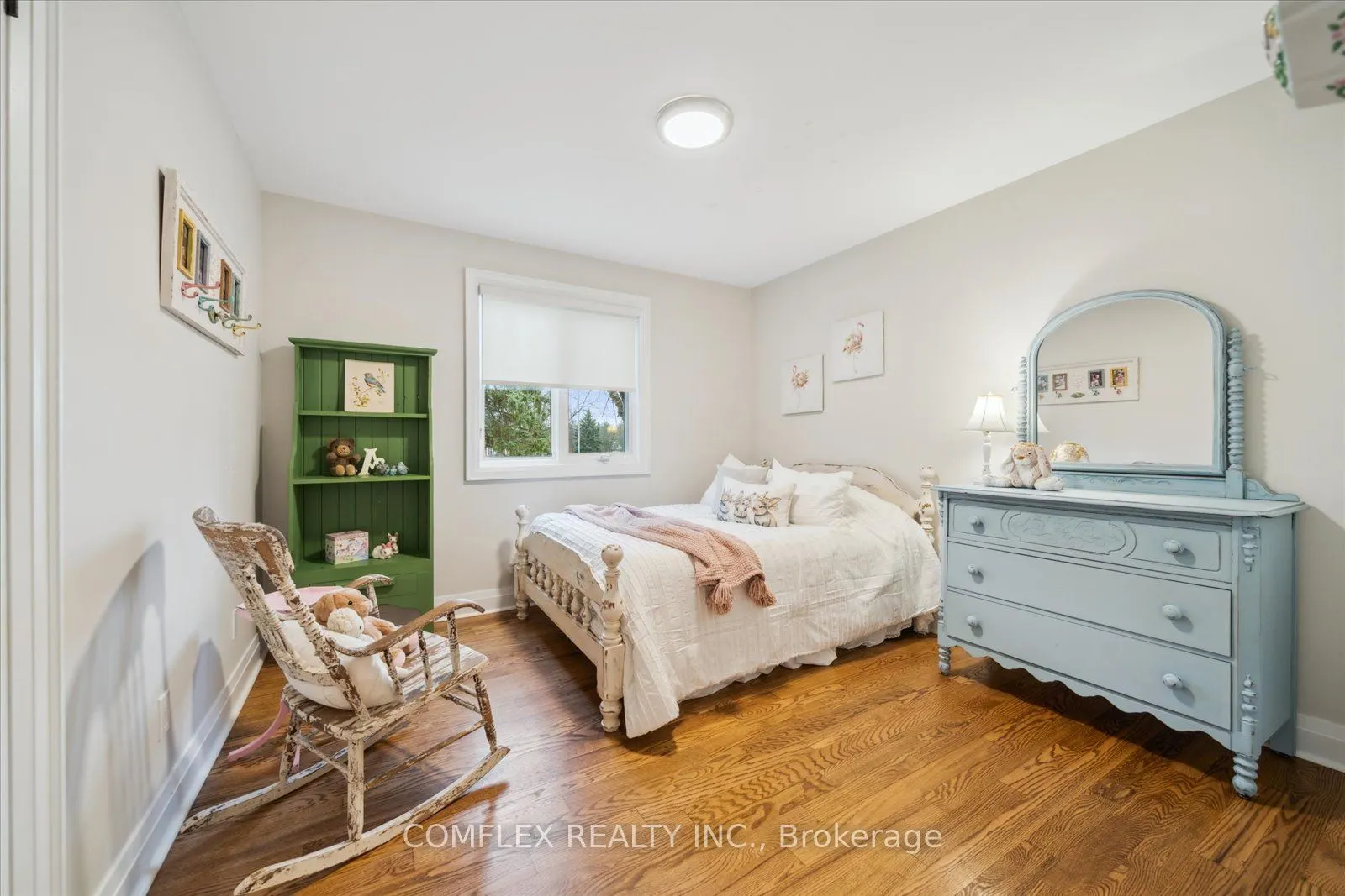 2 TAUNUS Court