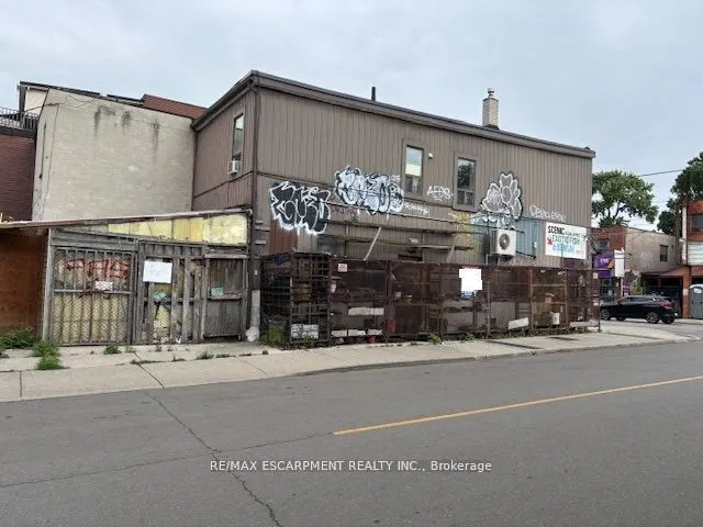 673 Gerrard Street E