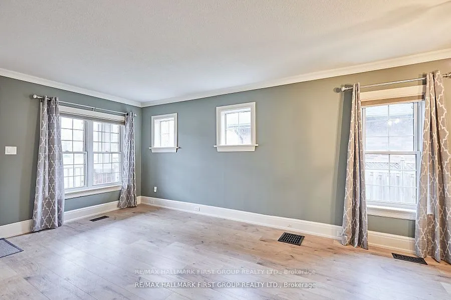 33 Mclaughlin Boulevard