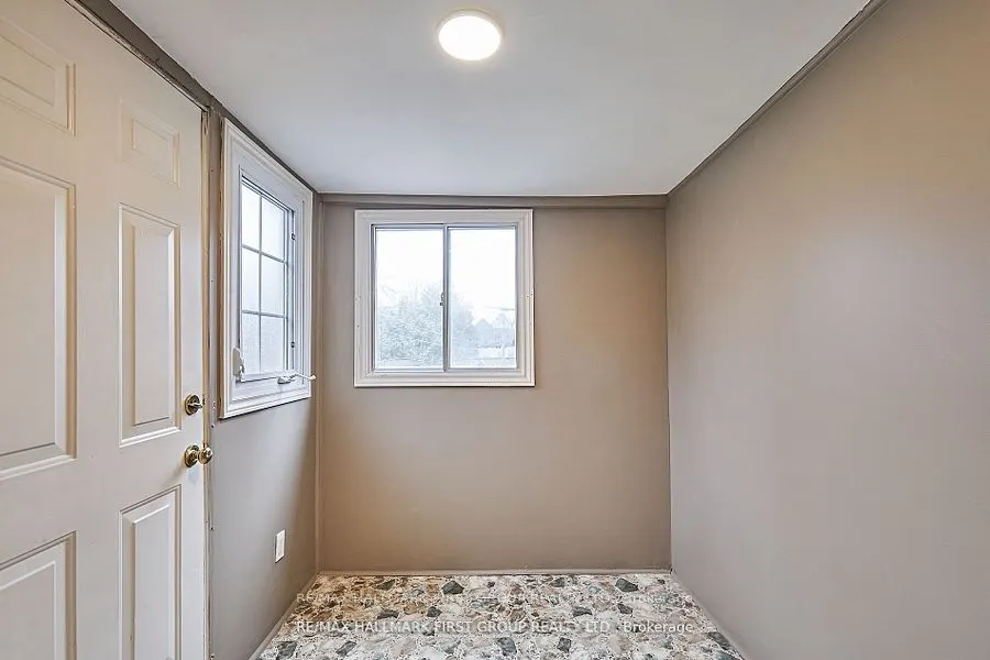33 Mclaughlin Boulevard