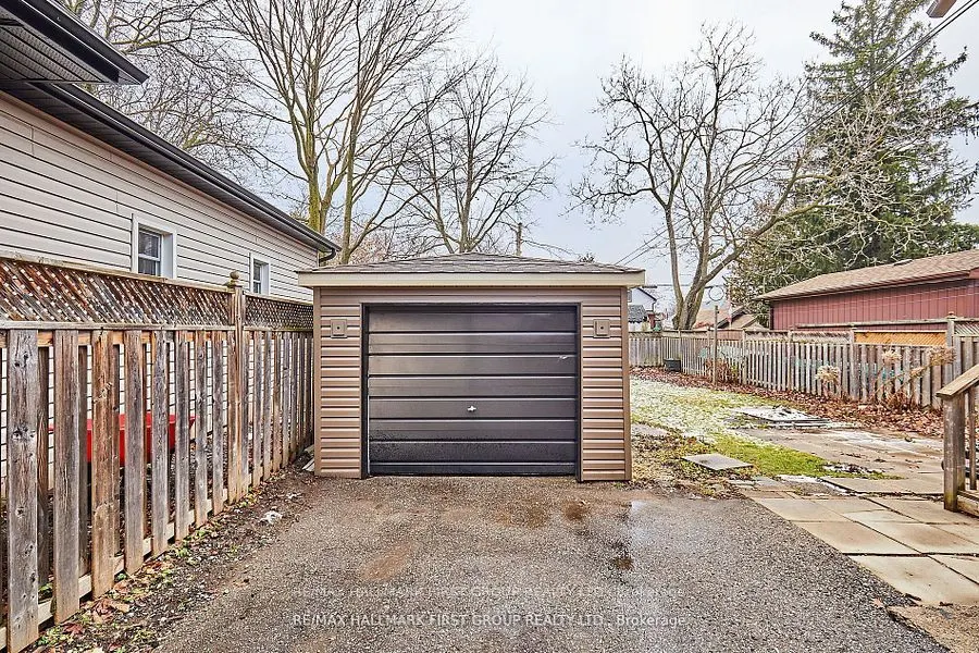 33 Mclaughlin Boulevard
