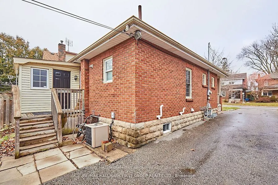 33 Mclaughlin Boulevard