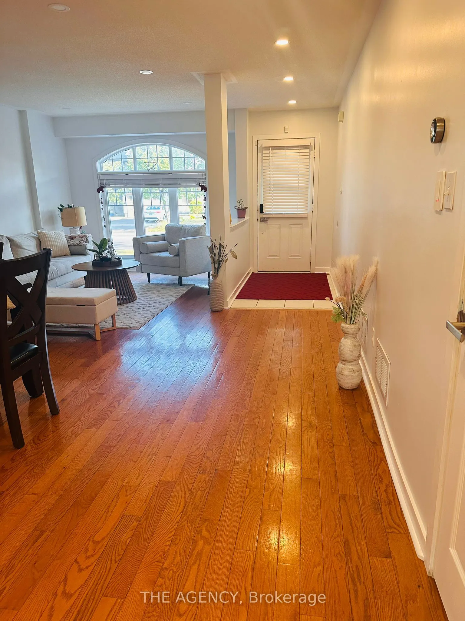 12 Robert Attersley Drive E