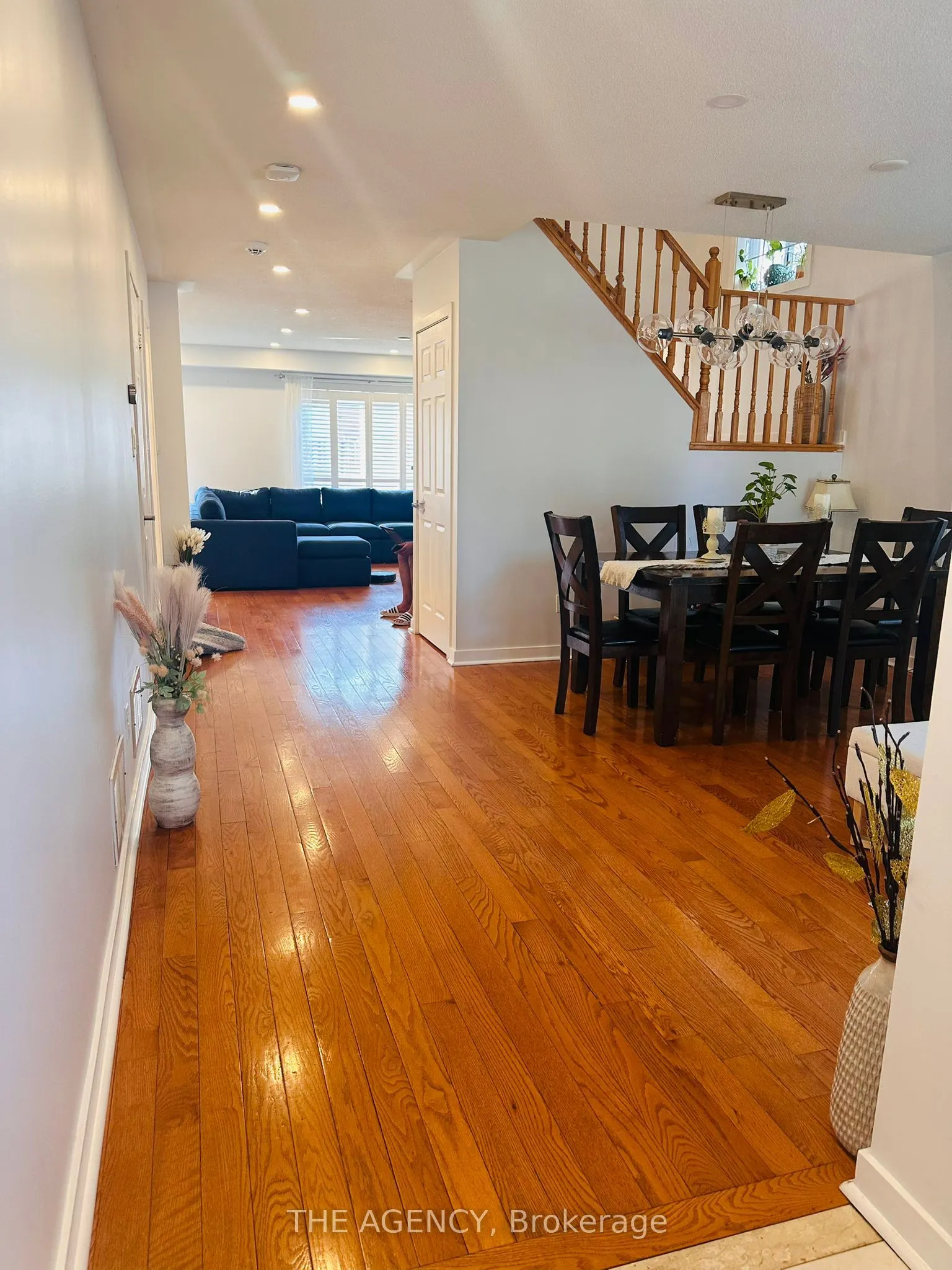 12 Robert Attersley Drive E