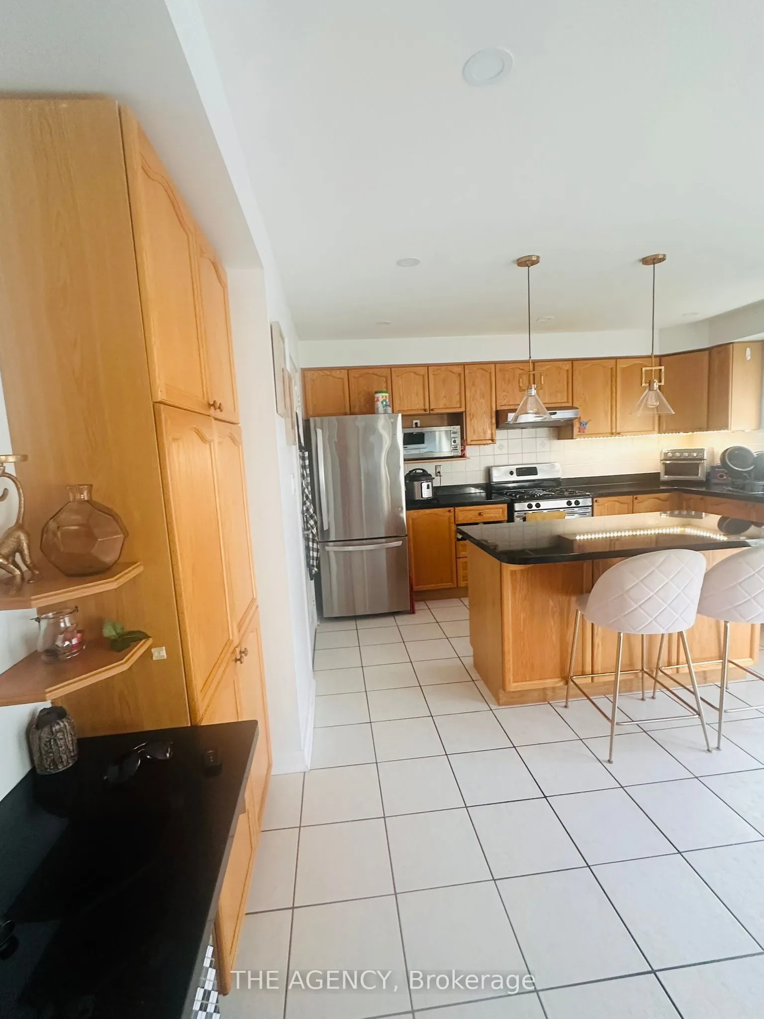 12 Robert Attersley Drive E